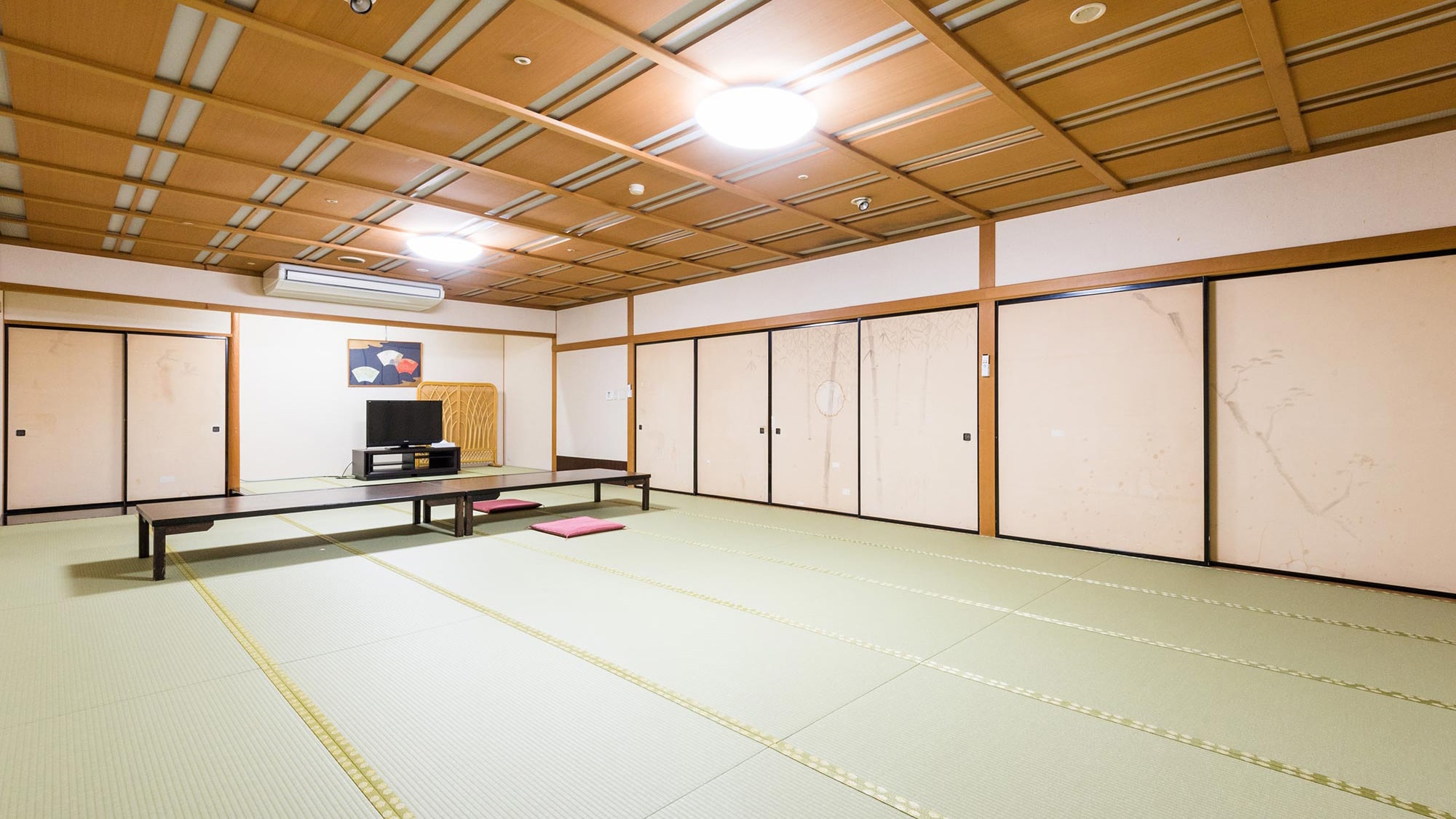 [Non-smoking] Standard Japanese-style room 30 tatami mats, no indoor bath *Image
