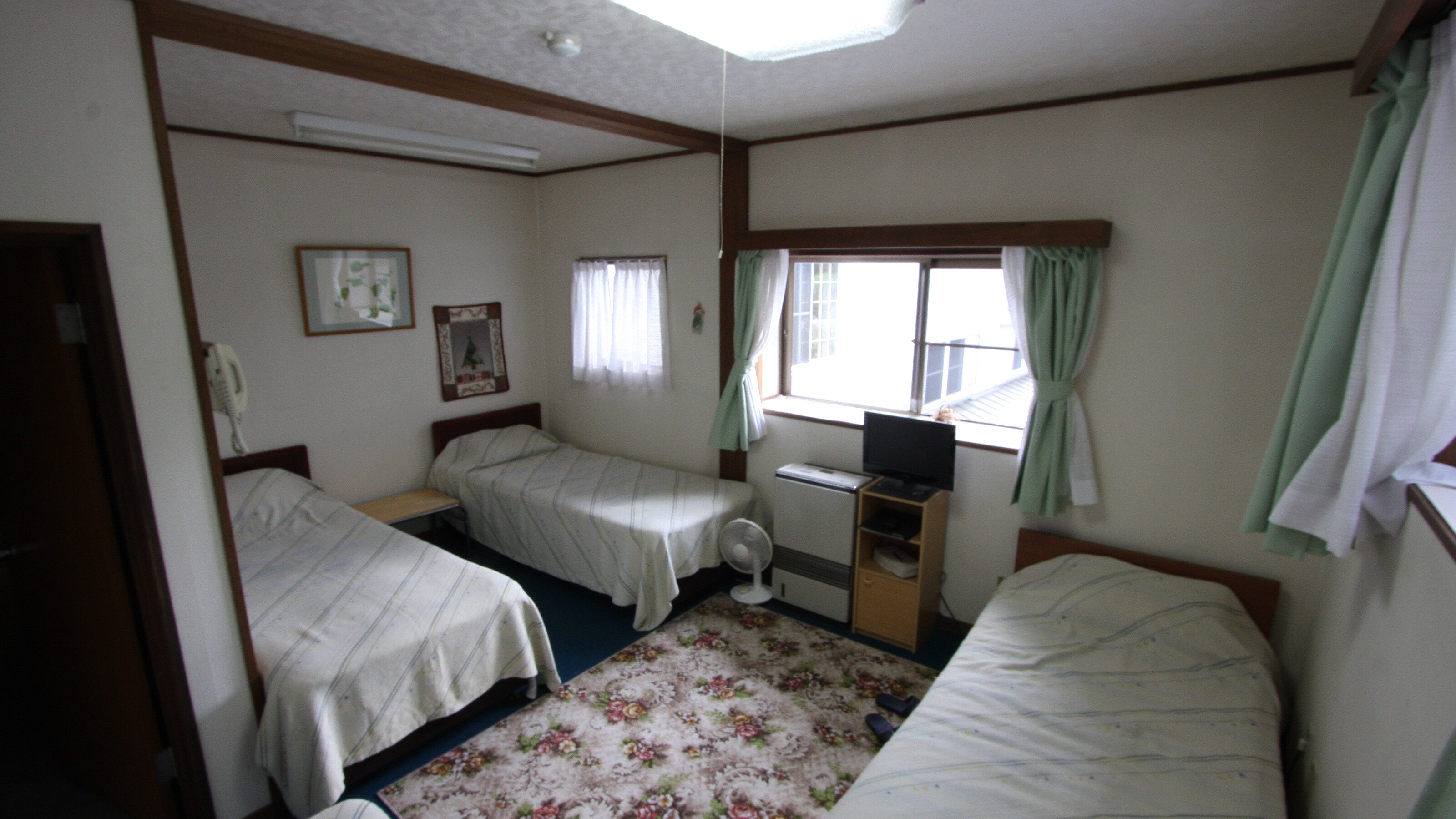 4 bed room