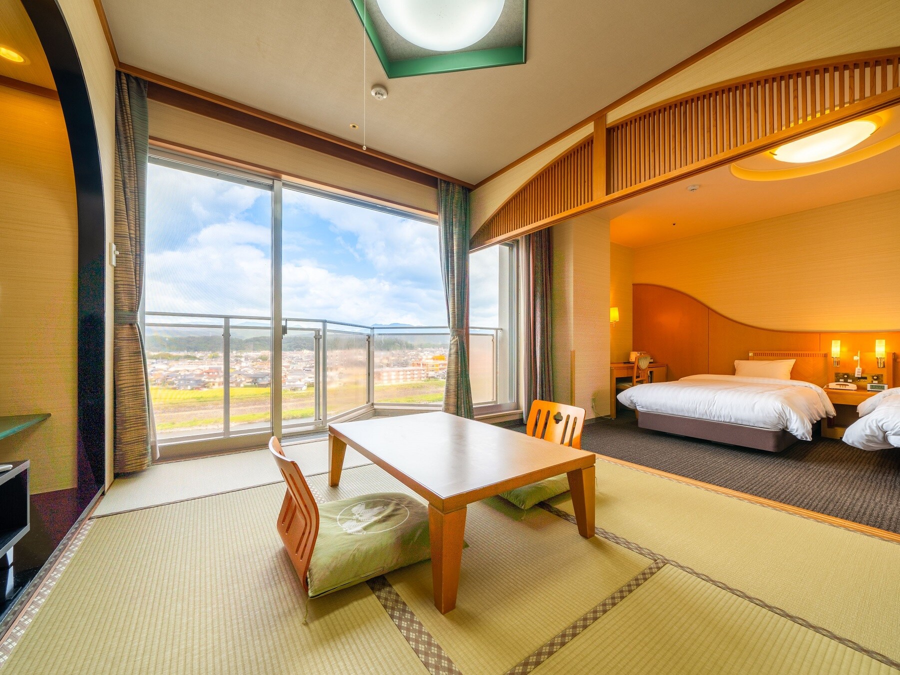 Japanese and Western rooms (with bath and toilet)