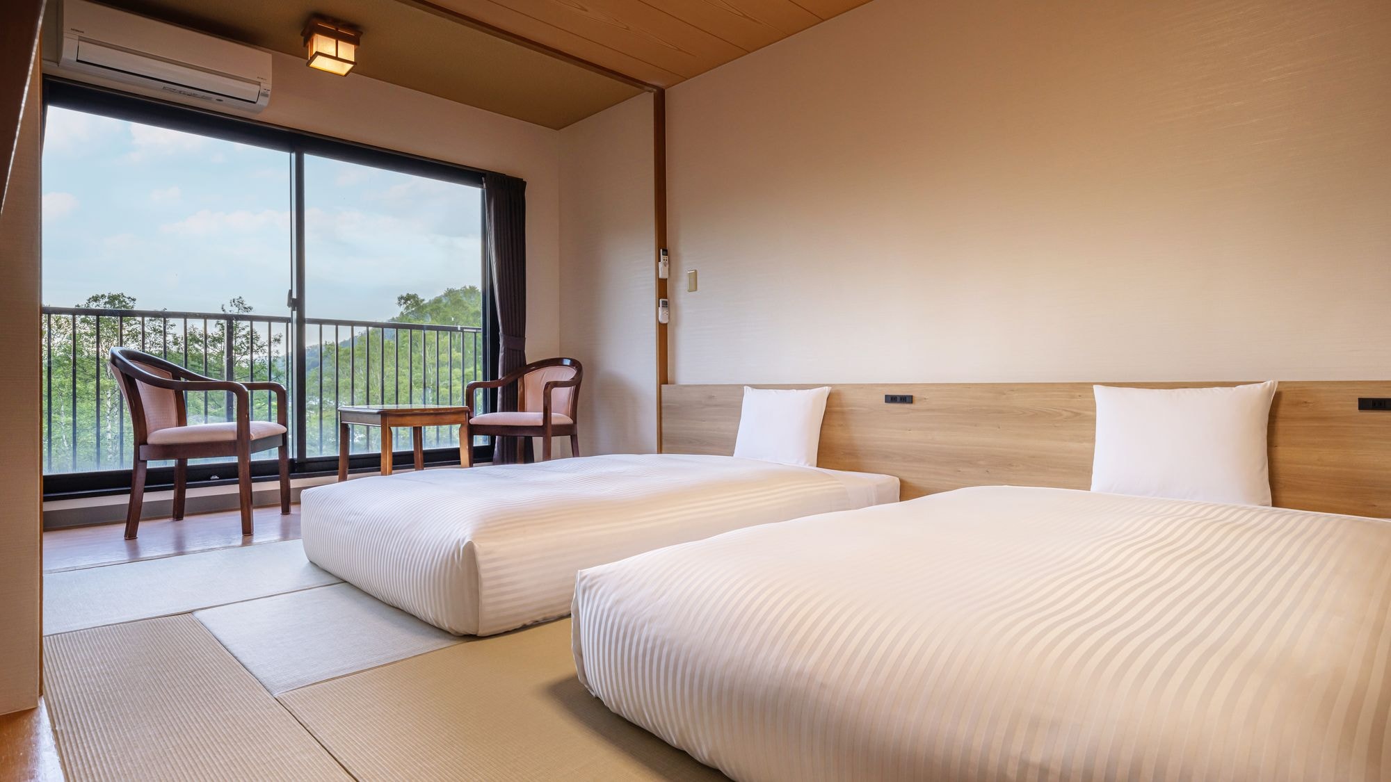 [Japanese-style room with 10 tatami mats and mattress bed]