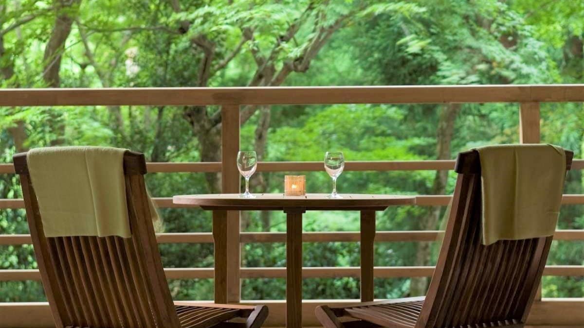 [Lobby] Lobby terrace overlooking dignified greenery. Create an extraordinary space.