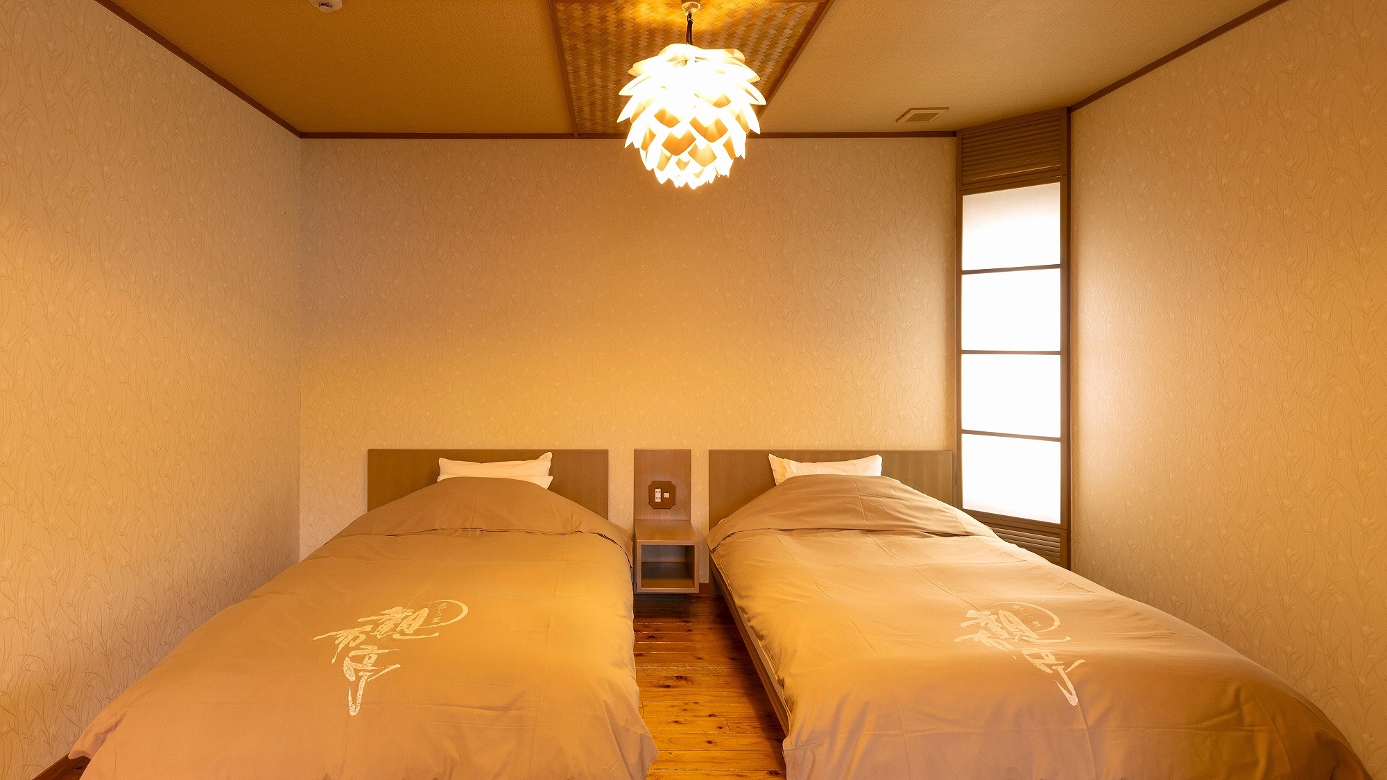 There are 2 beds. If you are staying with a large number of people, we will provide you with futons.