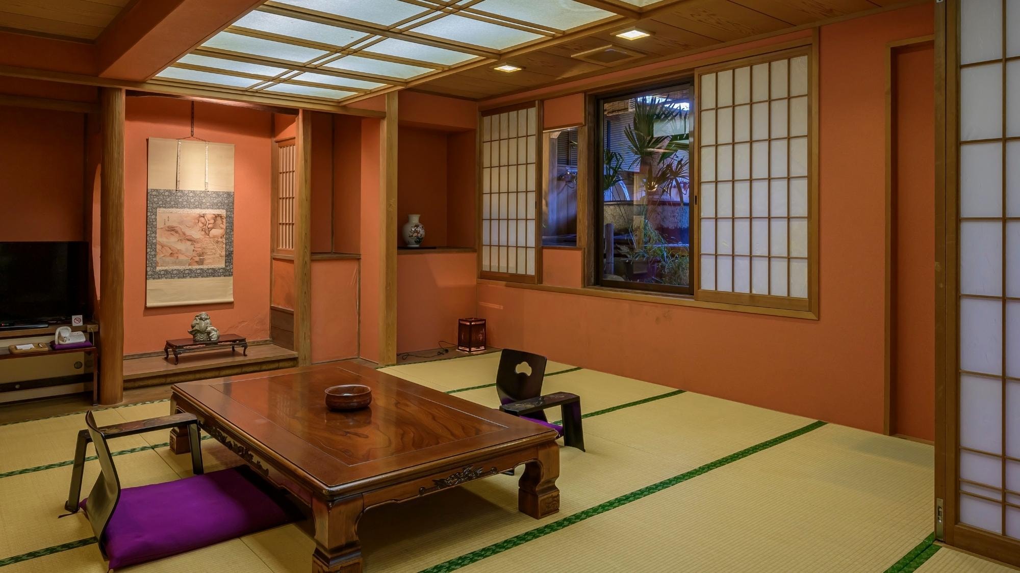 客房外设有私家花园以及由日本柏木和陶器制成的花园露天浴池。