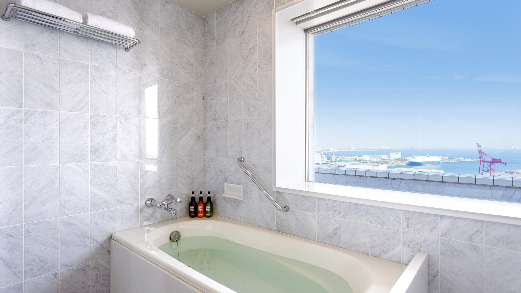 ■ Bathroom (corner twin room / plaza room)