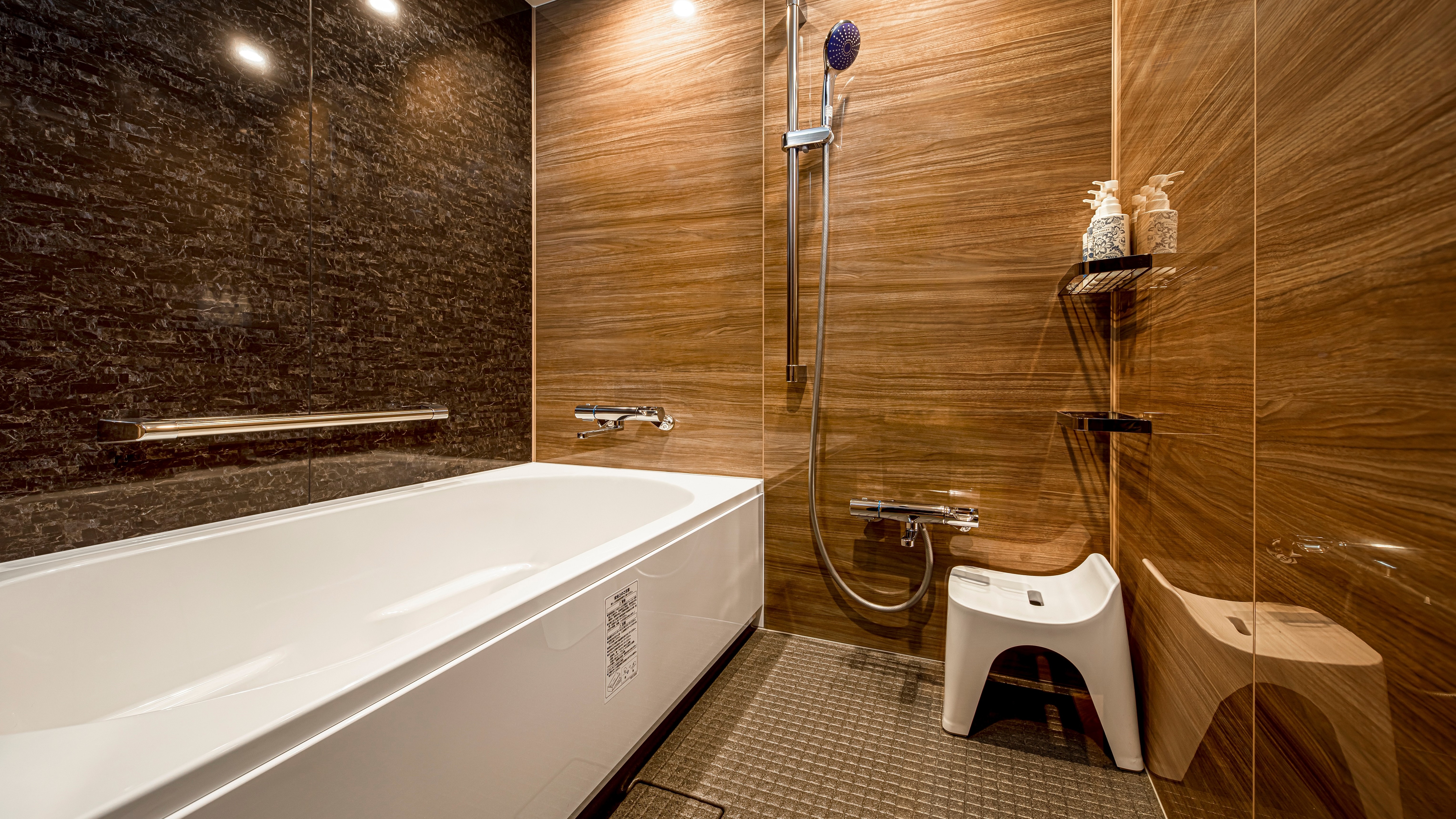 Bathrooms with washrooms in all rooms * Excluding universal rooms