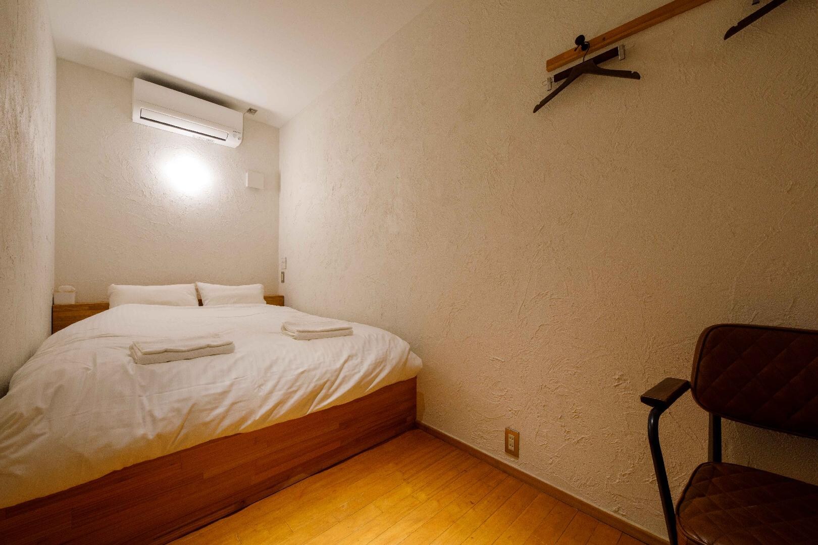 Slim Double Room (Shared shower and toilet)