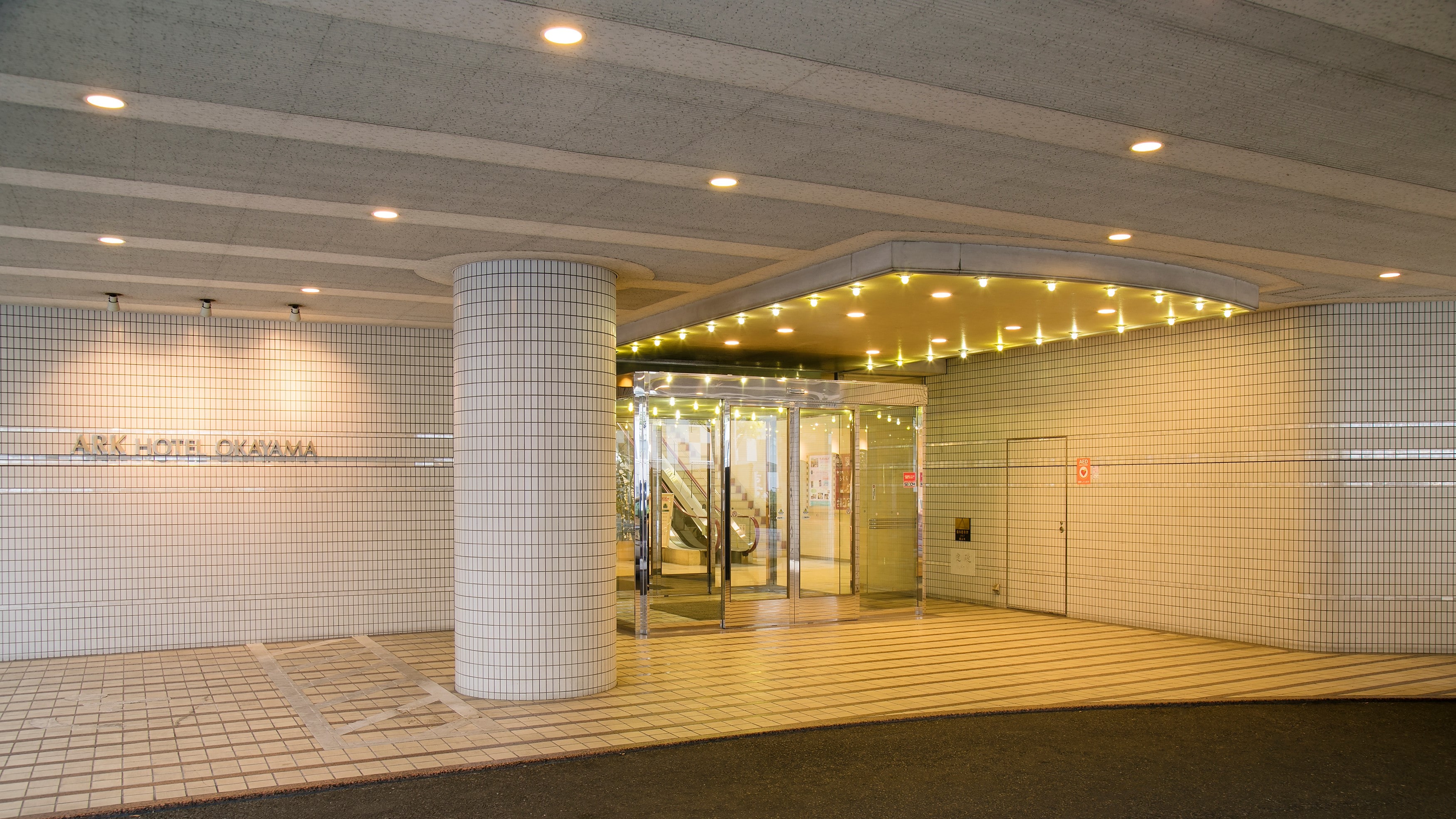 ■ Entrance ■