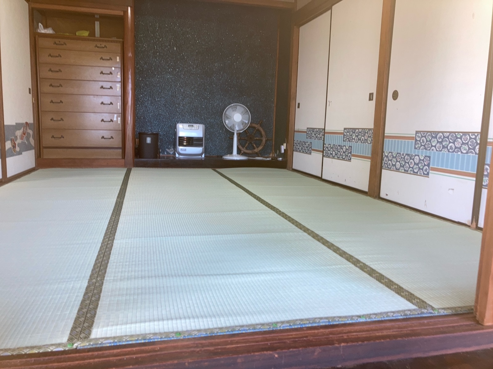 Honma: A photo of a 6-tatami Japanese-style room.