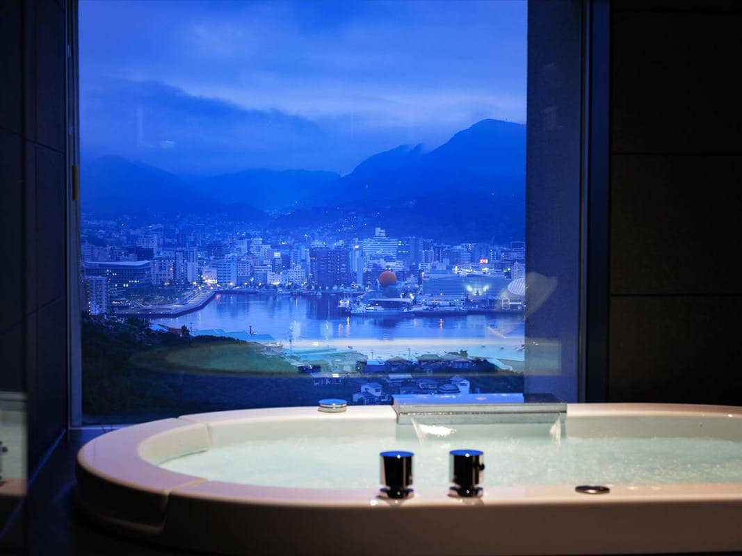 [New Building] Premium Harbor Suite Twin (with jacuzzi bath)