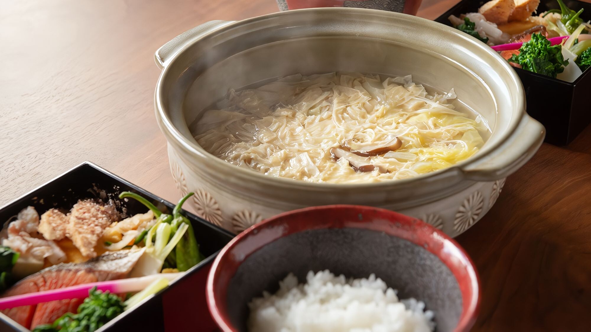 [Ví dụ về bữa sáng] Bữa sáng đặc biệt từ dịch vụ phục vụ ăn uống "Hiroshi." Hãy thưởng thức món yuba ấm áp nấu với nước tương dashi đặc biệt của chúng tôi.