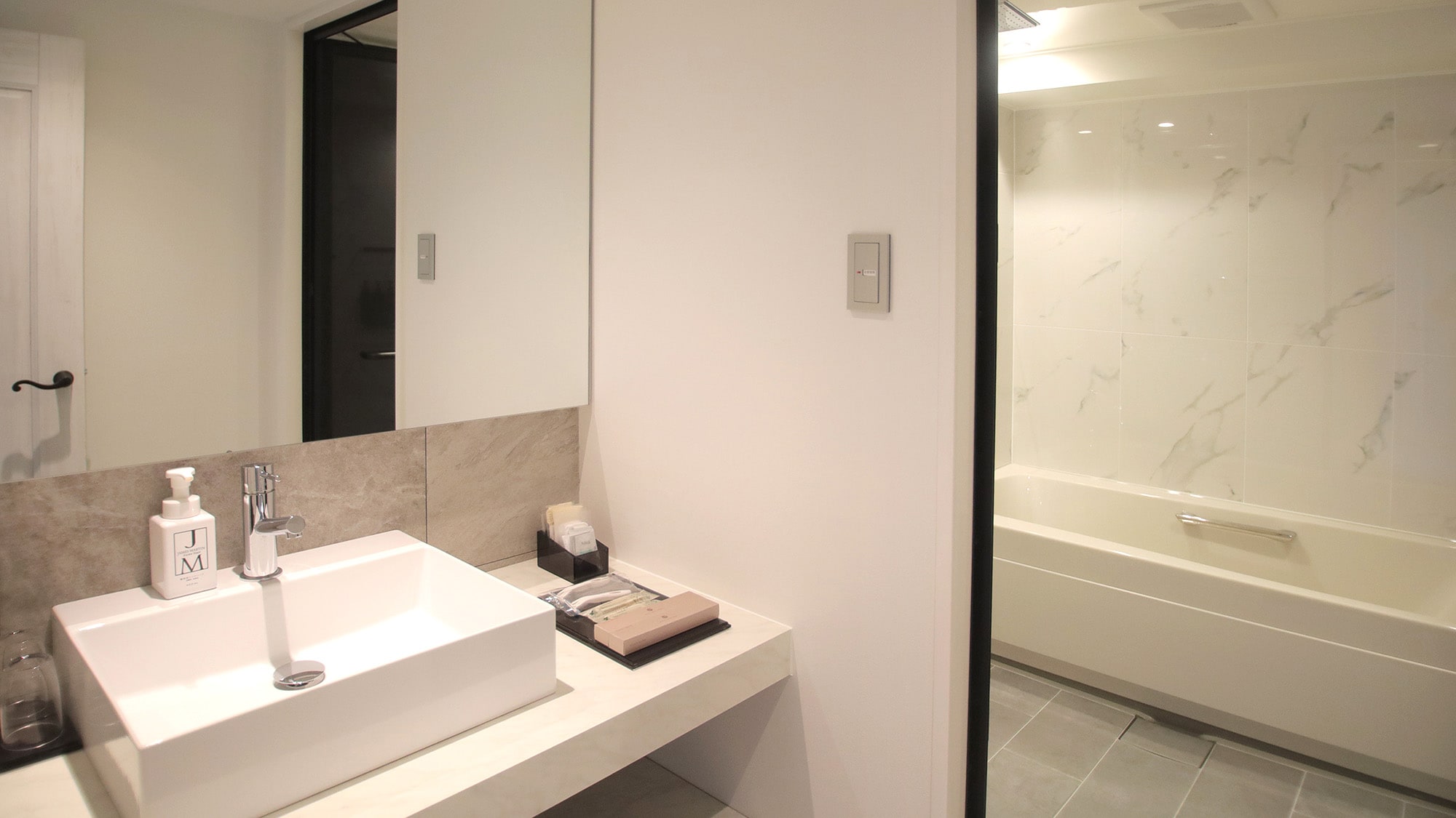 [6th floor, 8th floor, 9th floor] Royal twin (example bathroom)