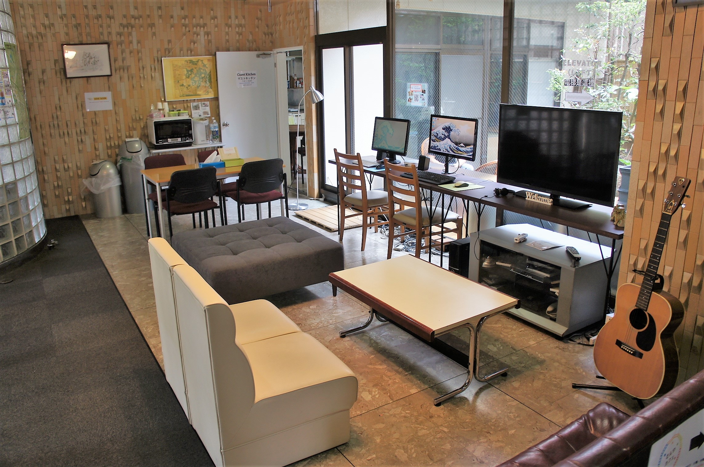 1st floor lounge