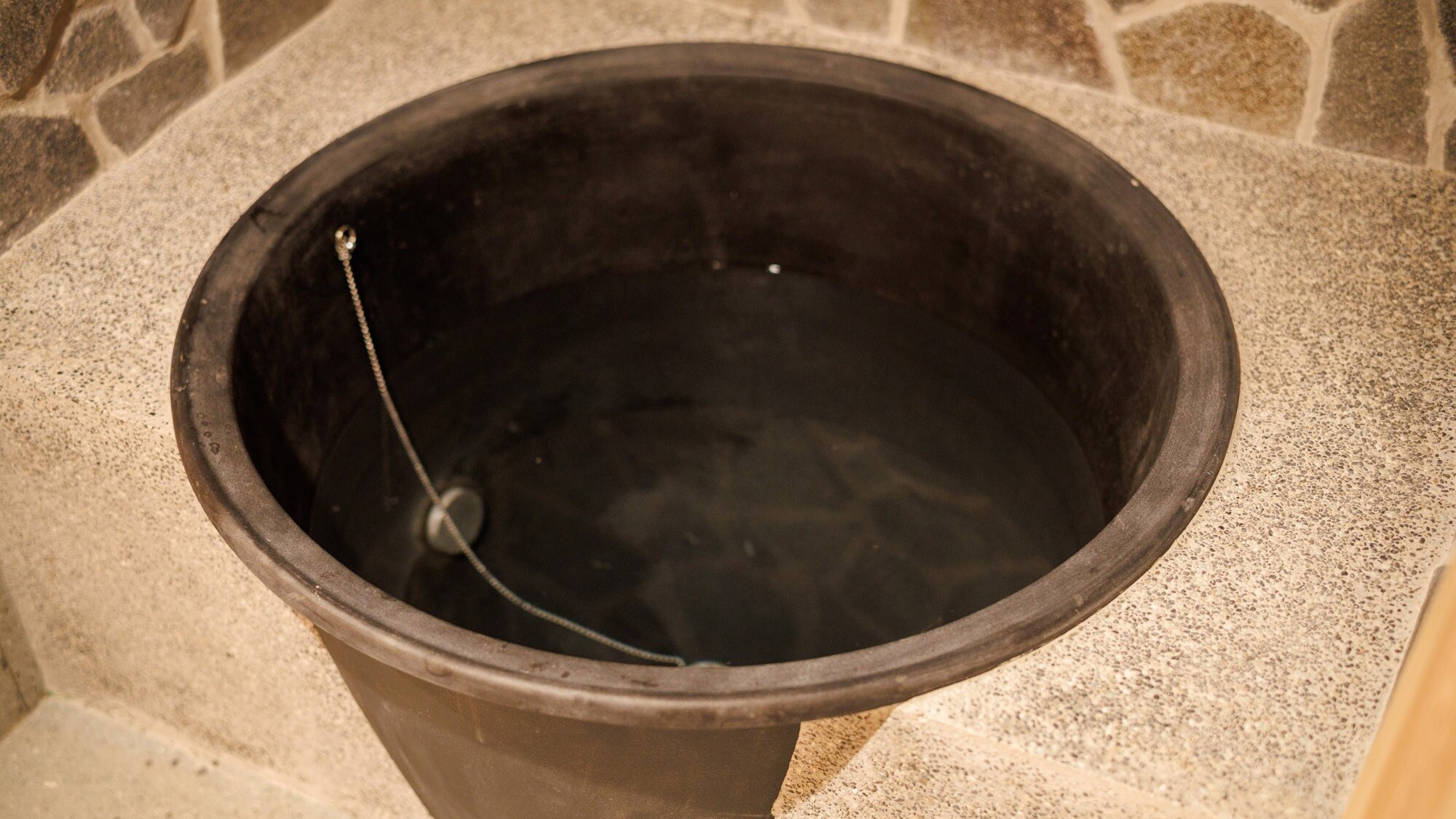 ・[Bath] The Goemon-style bathtub has an automatic water filling function. It is a Japanese-style bath that combines nostalgia with convenience.