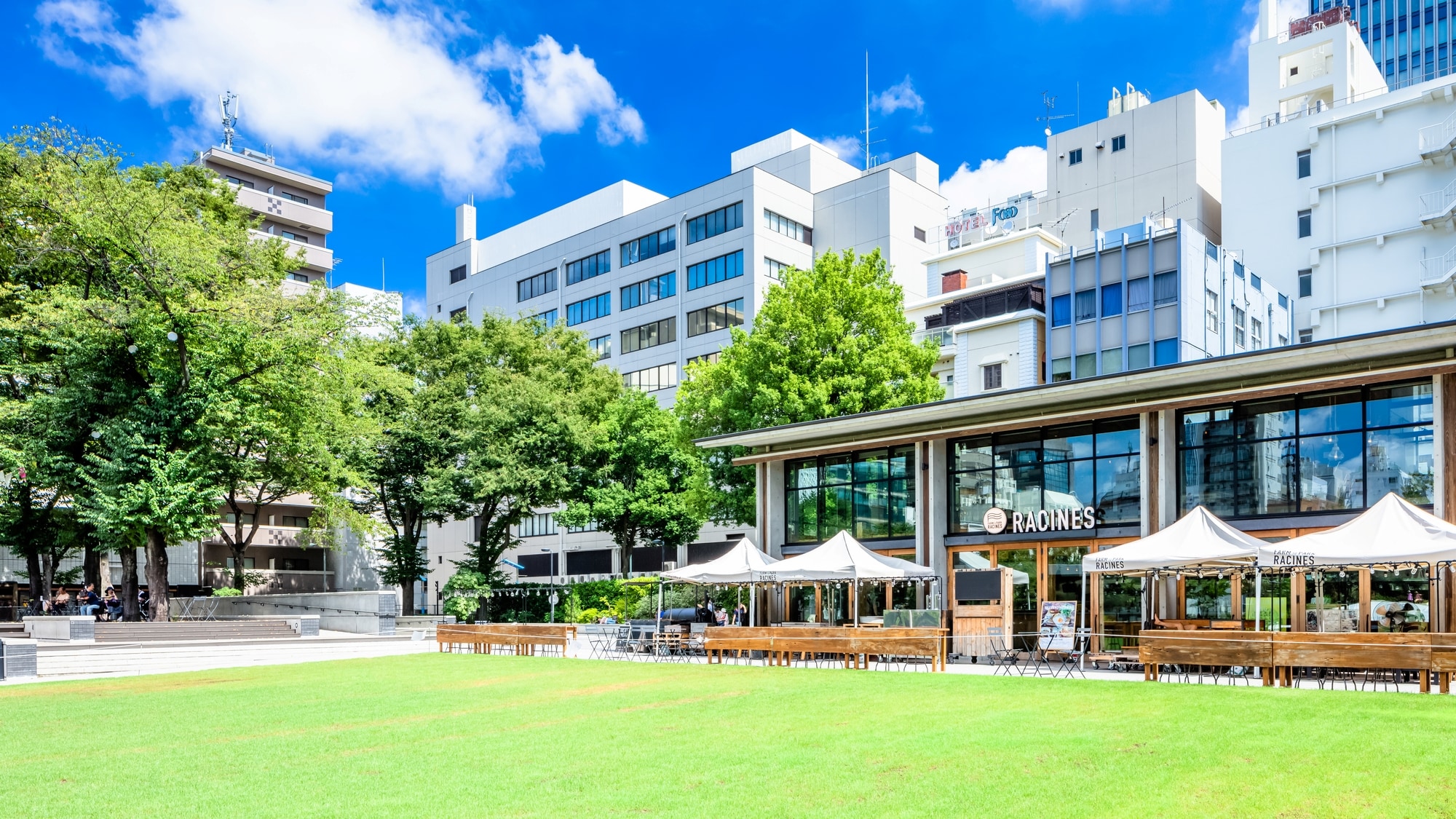 Minami-Ikebukuro Park: A popular urban oasis with spacious lawns and cafes