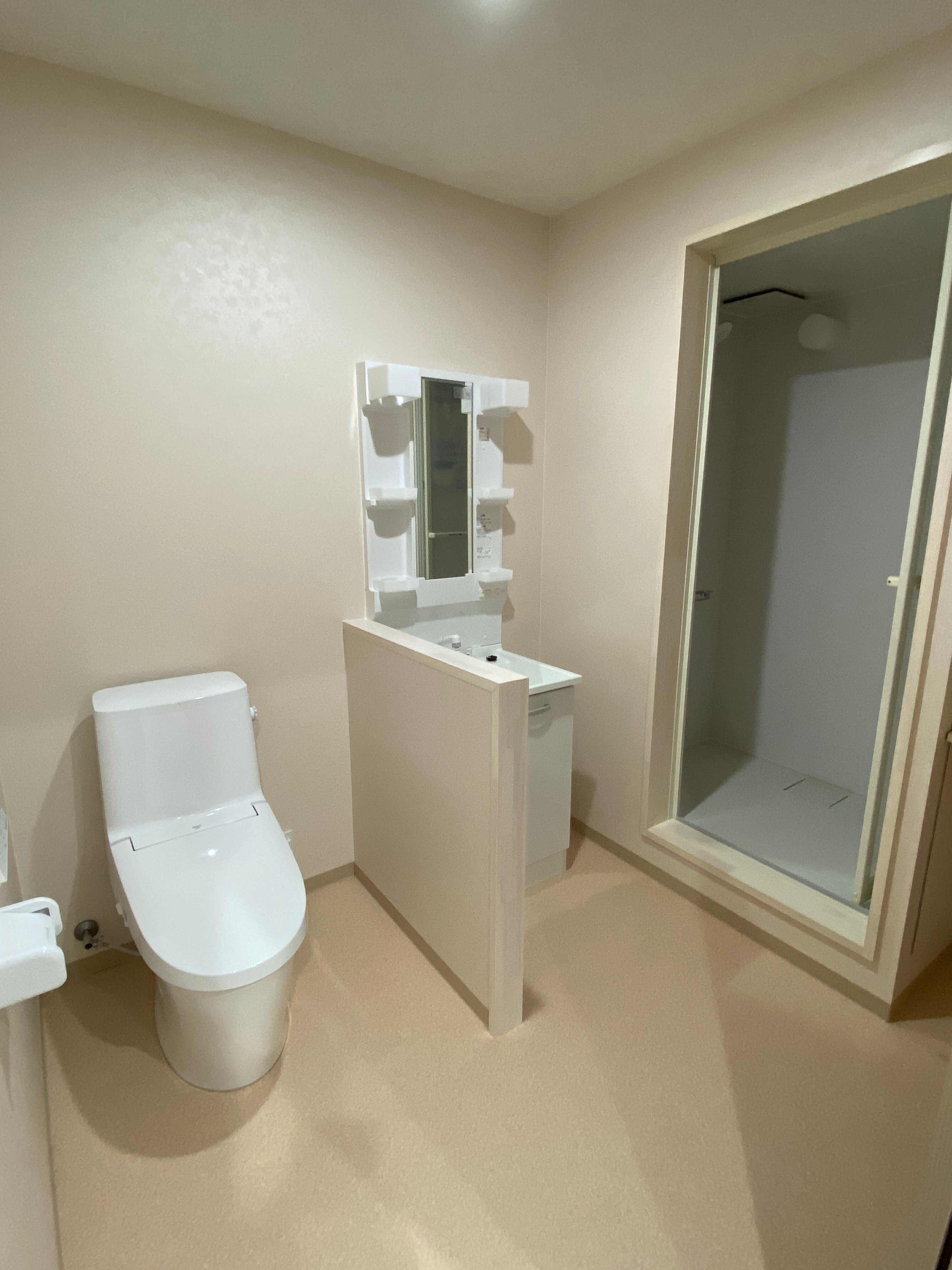 New building guest rooms (toilet, washroom, shower room)