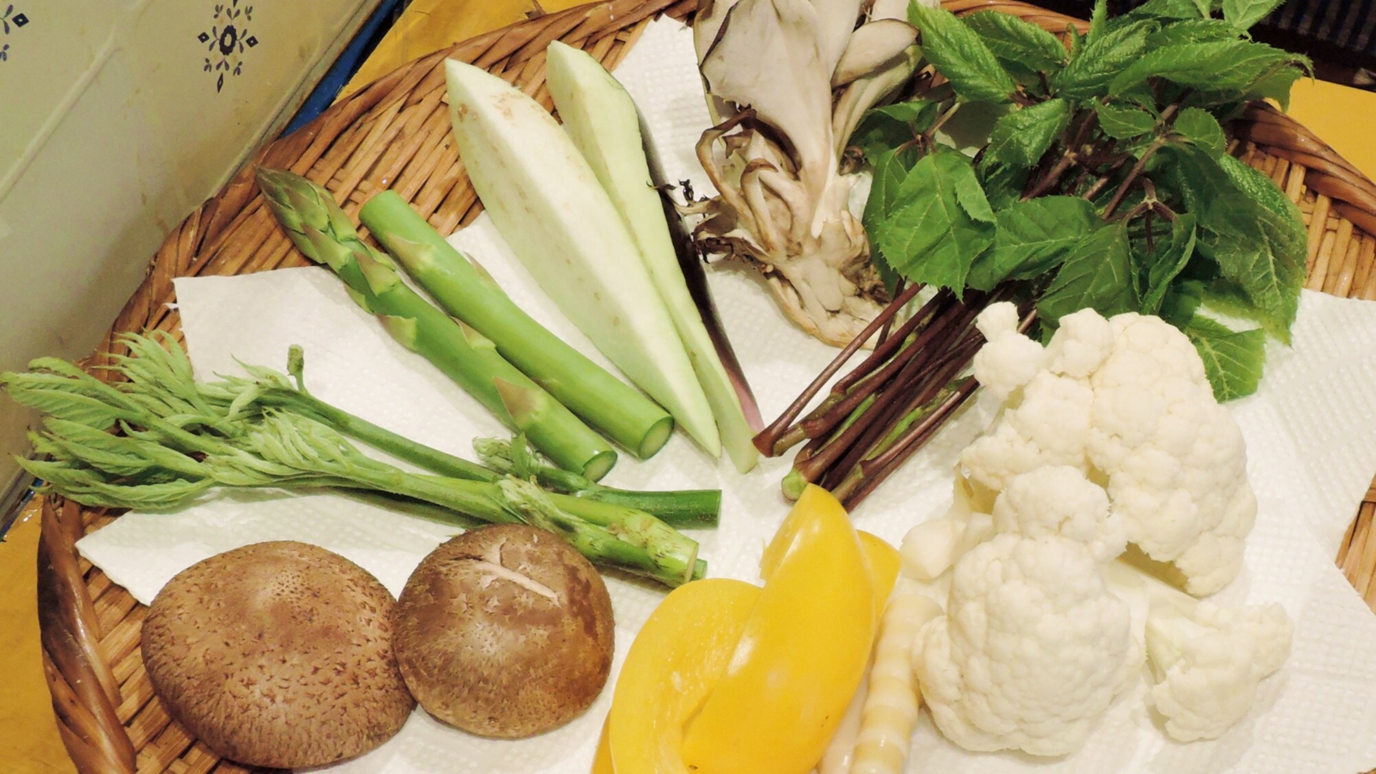 *[Dinner example] Enjoy seasonal vegetables and mushrooms in tempura
