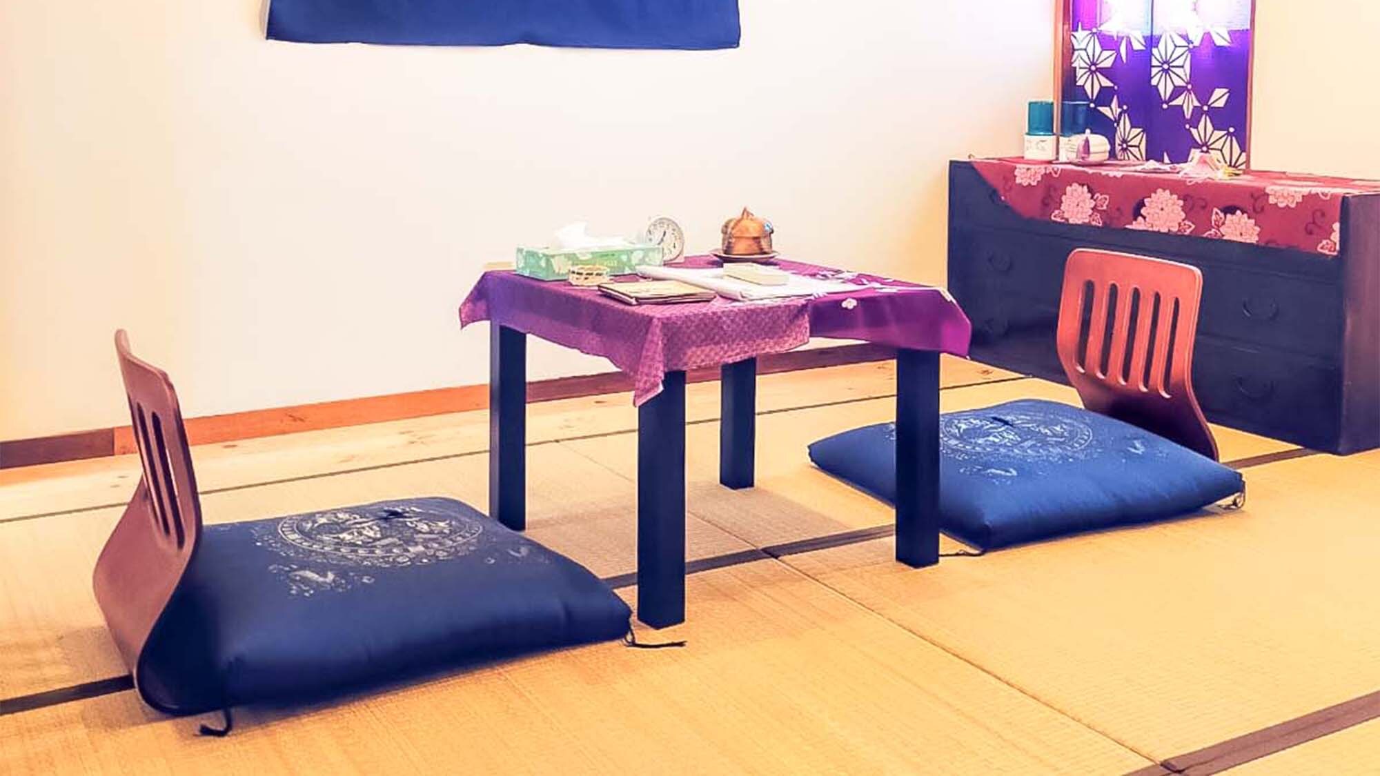 ・ <Room C> Please sit on a chair and relax.