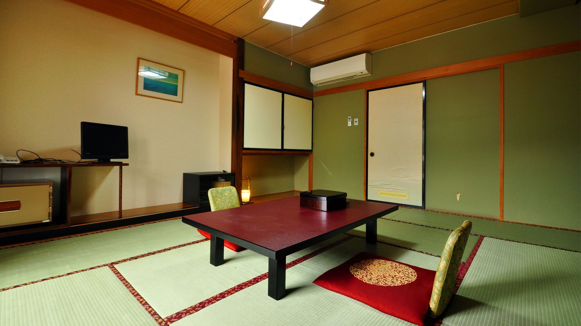[10 tatami Japanese-style room] A relaxing Japanese-style room with a unique atmosphere.