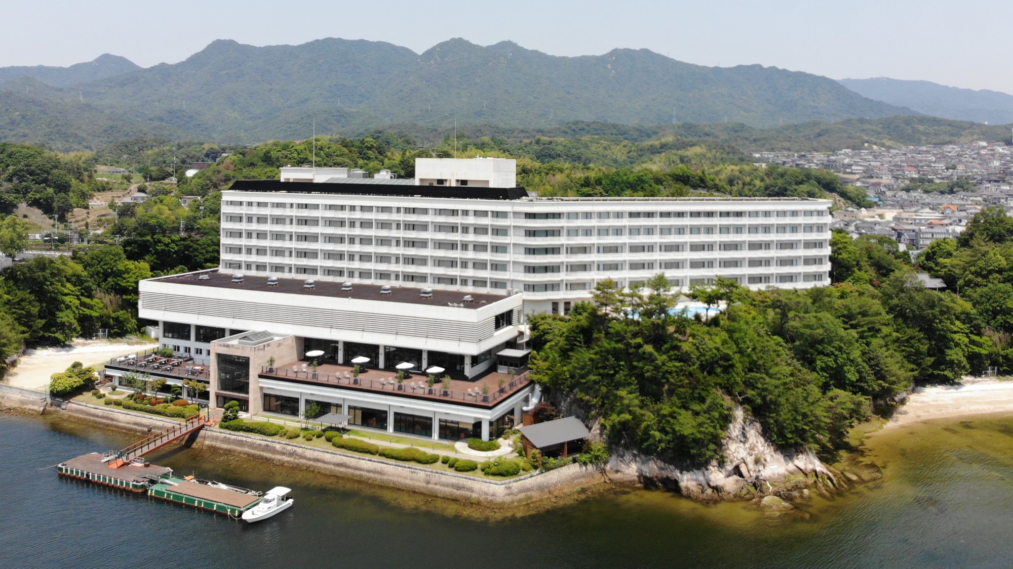 Hotel exterior (aerial view)
