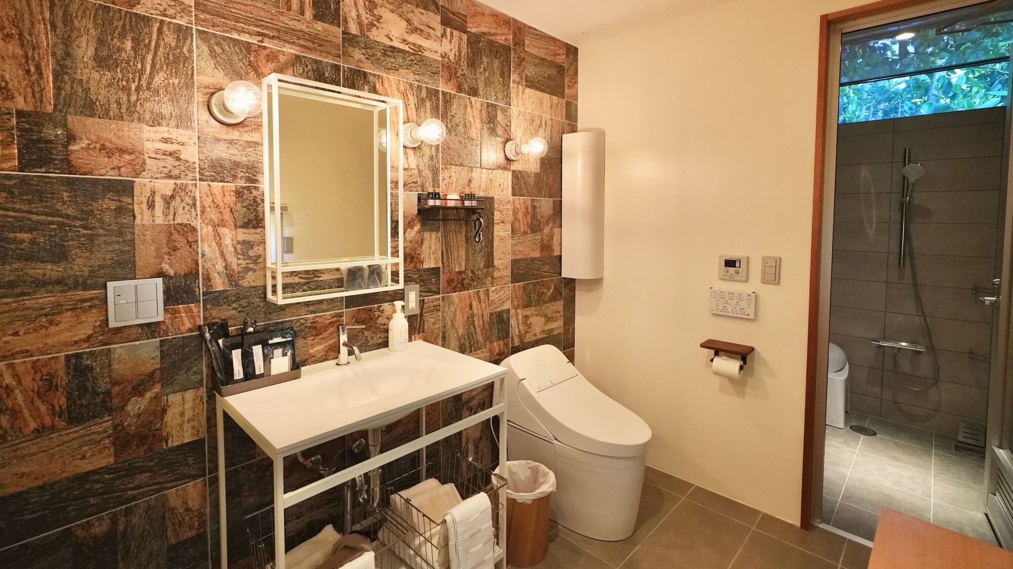 * [Example of a guest room (Building E)] Dressing room/A stylish and special space.