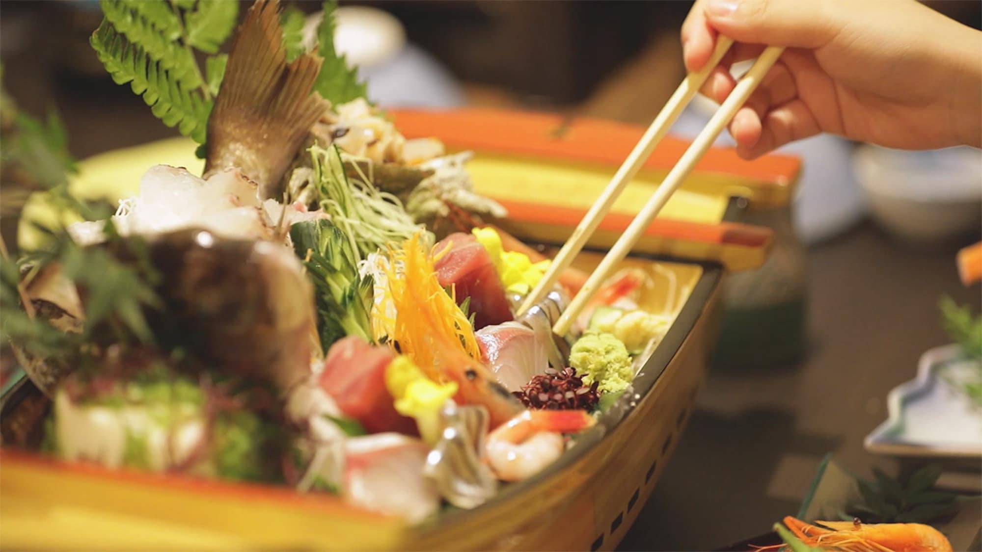 Boat-shaped platter