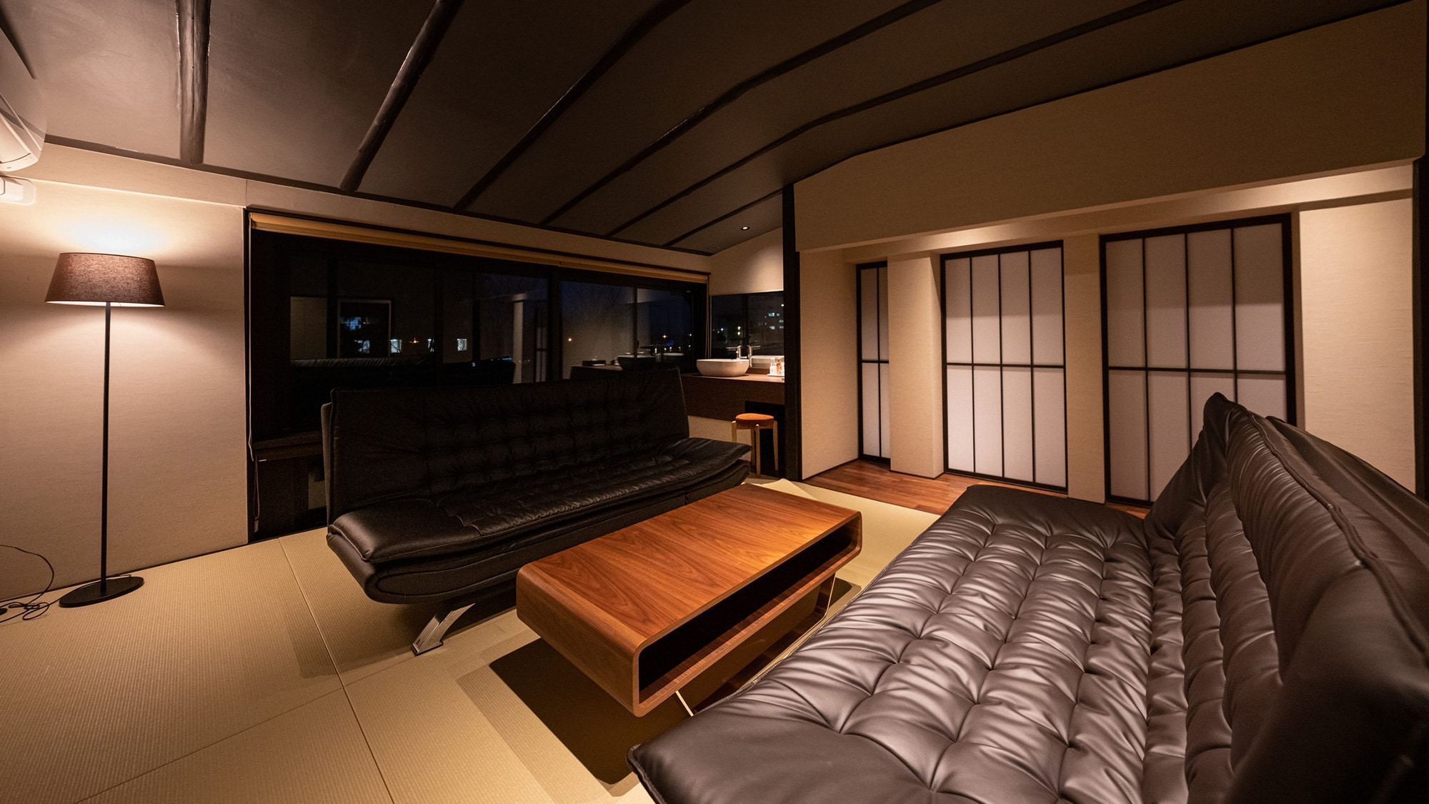 [With lounge] Special room with indoor bath [Soho]