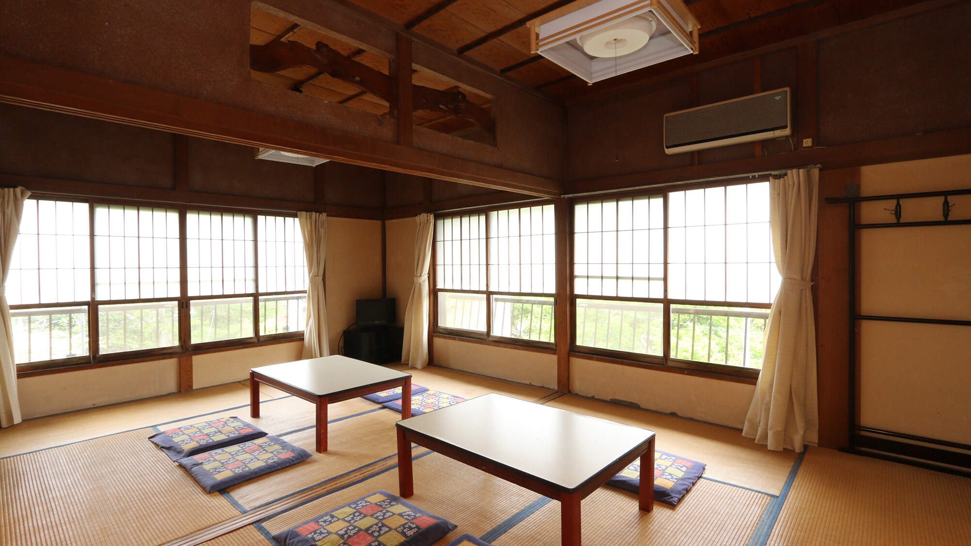 Japanese-style room (12 tatami mats)