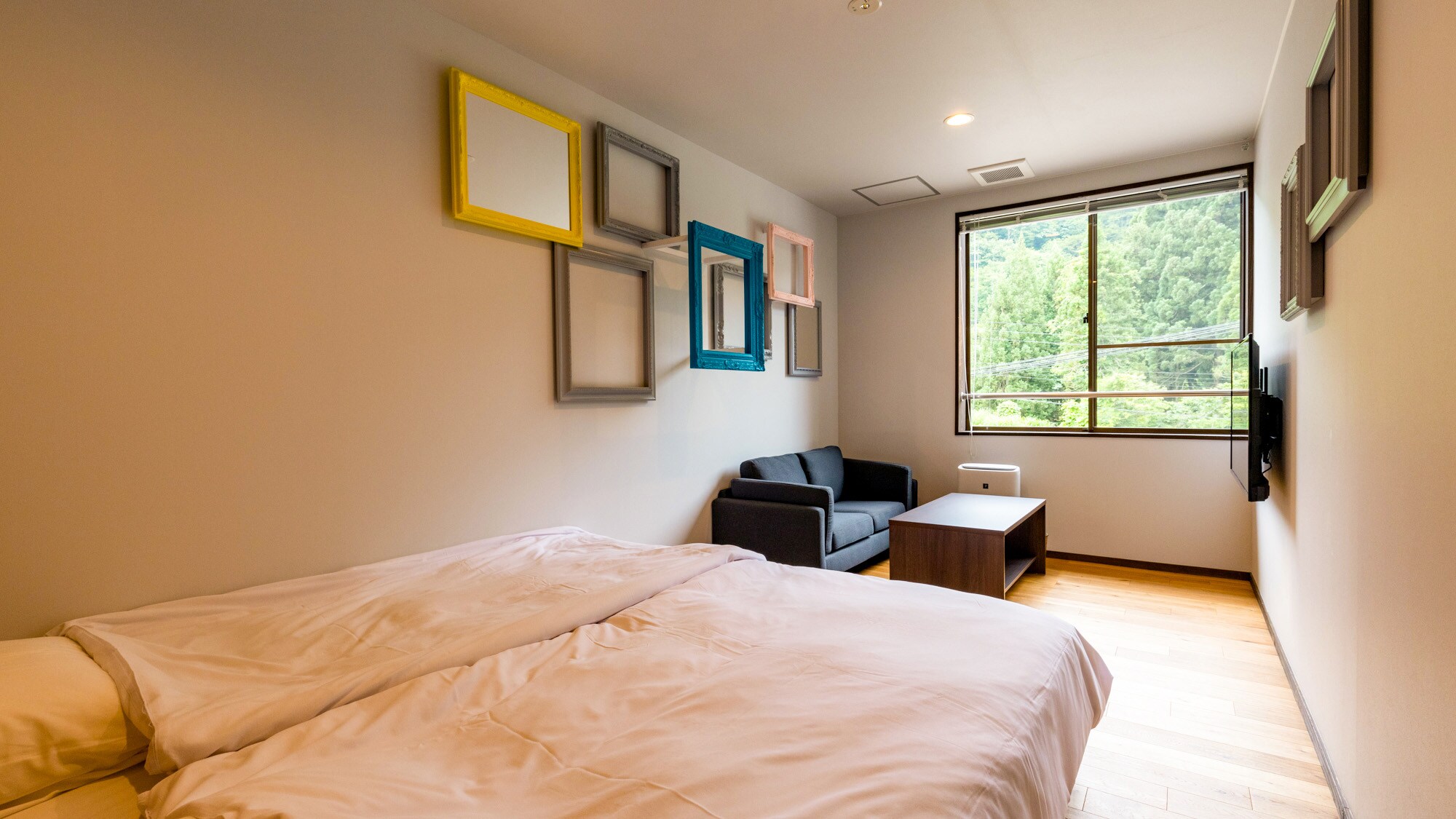・Economy Twin A (art room) / A Western-style room that opened in July 2022 where you can also enjoy art.