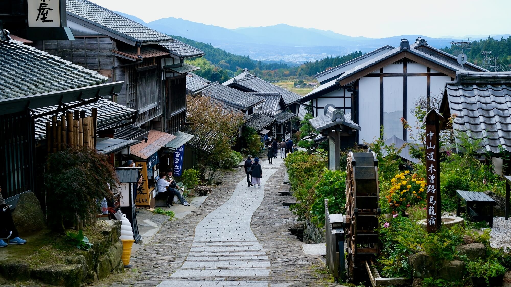 [Magome-juku] Nakasendo, one of the five main highways in the Edo period.