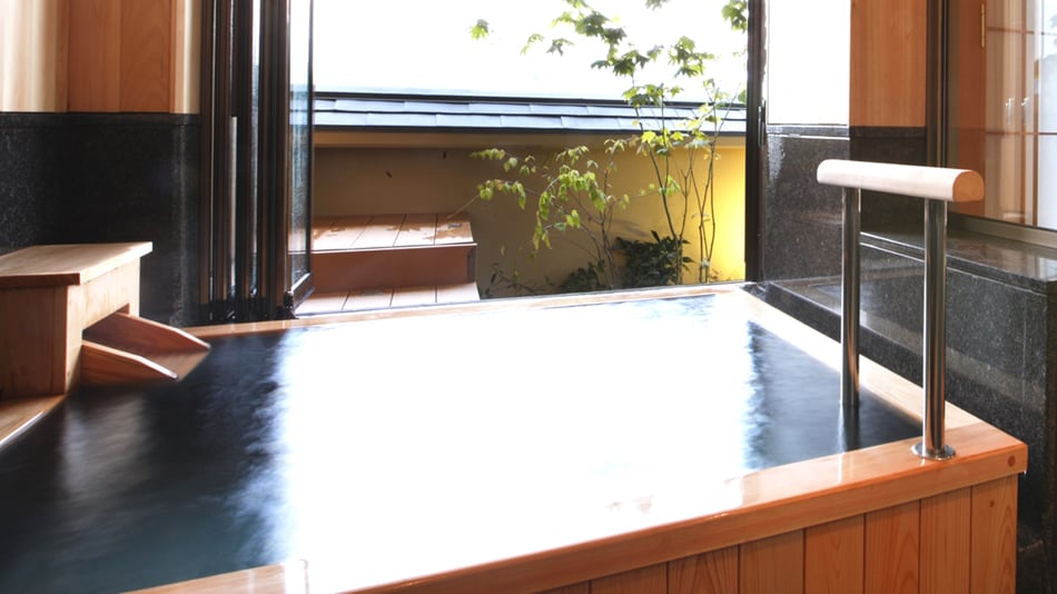 Amphibole and cypress indoor bath