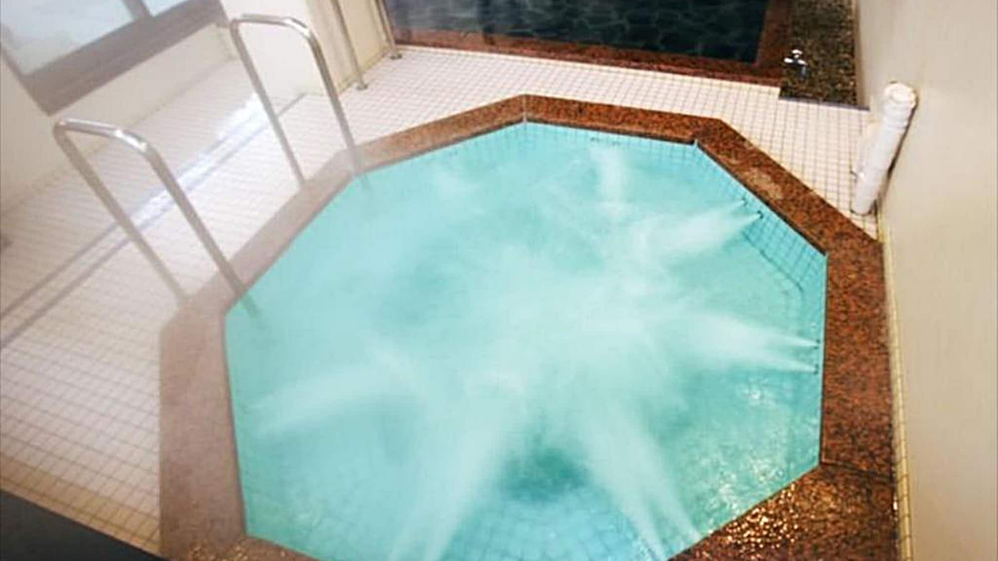 * <Jacuzzi> The massaging effect of the bubbles improves blood circulation and massages your tired body to relieve fatigue.