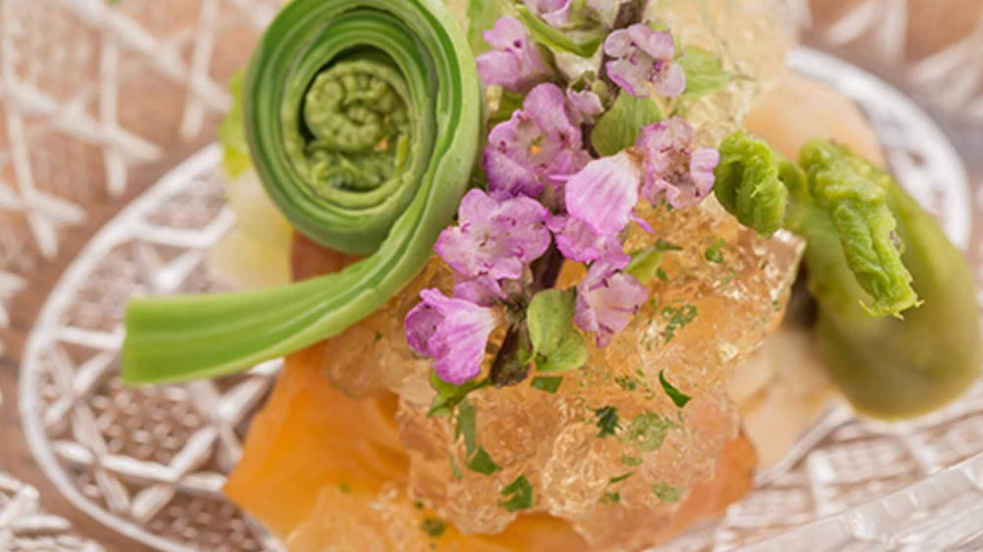 We will use local ingredients in a modern way while respecting tradition, and express the seasonal feeling of "early season, peak season, and late season."