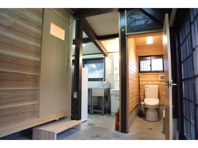 Large cottage toilet