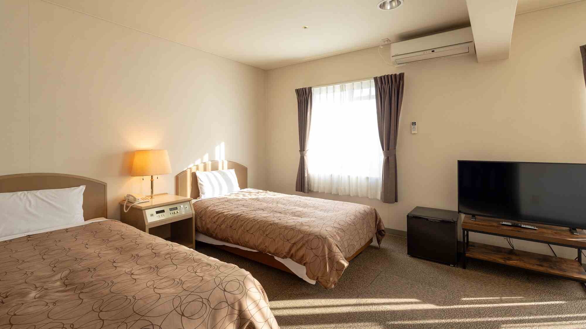 [East Wing] Twin Room, Window Facing