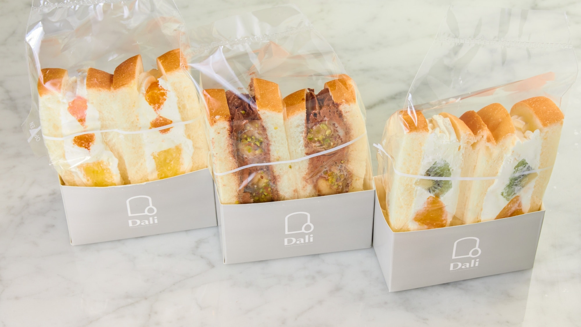 Bữa sáng (ví dụ về bánh mì kẹp trái cây)