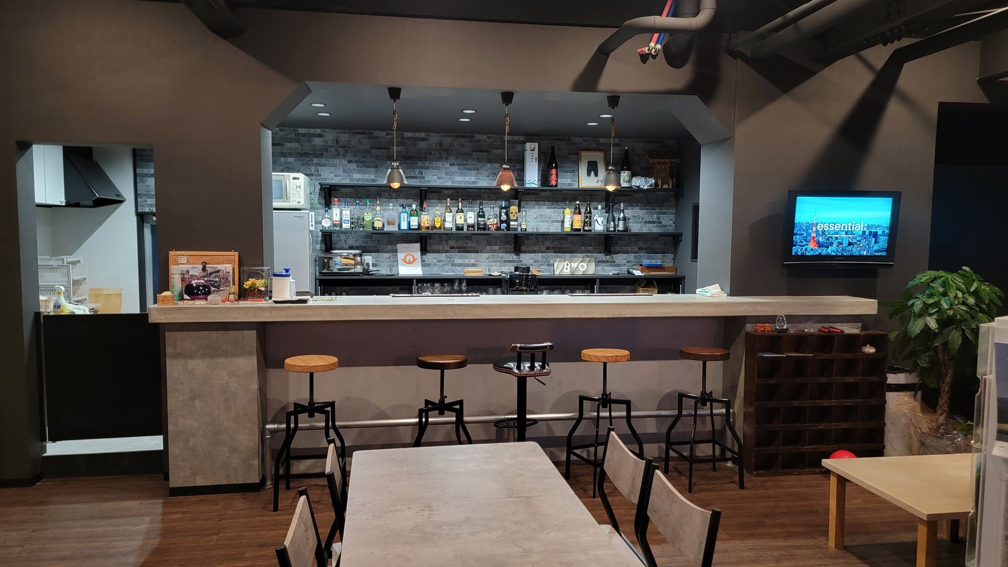 ・[咖啡廳和酒吧] 在現代的氛圍中享用精選飲品和簡餐。