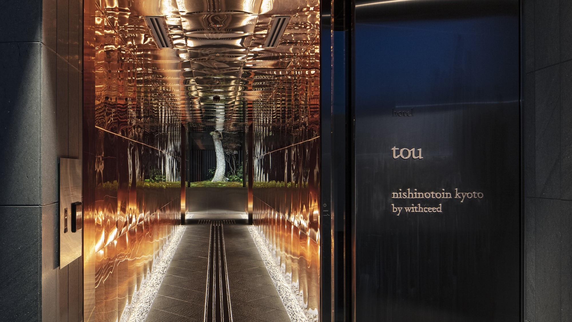 entrance to hotel tou