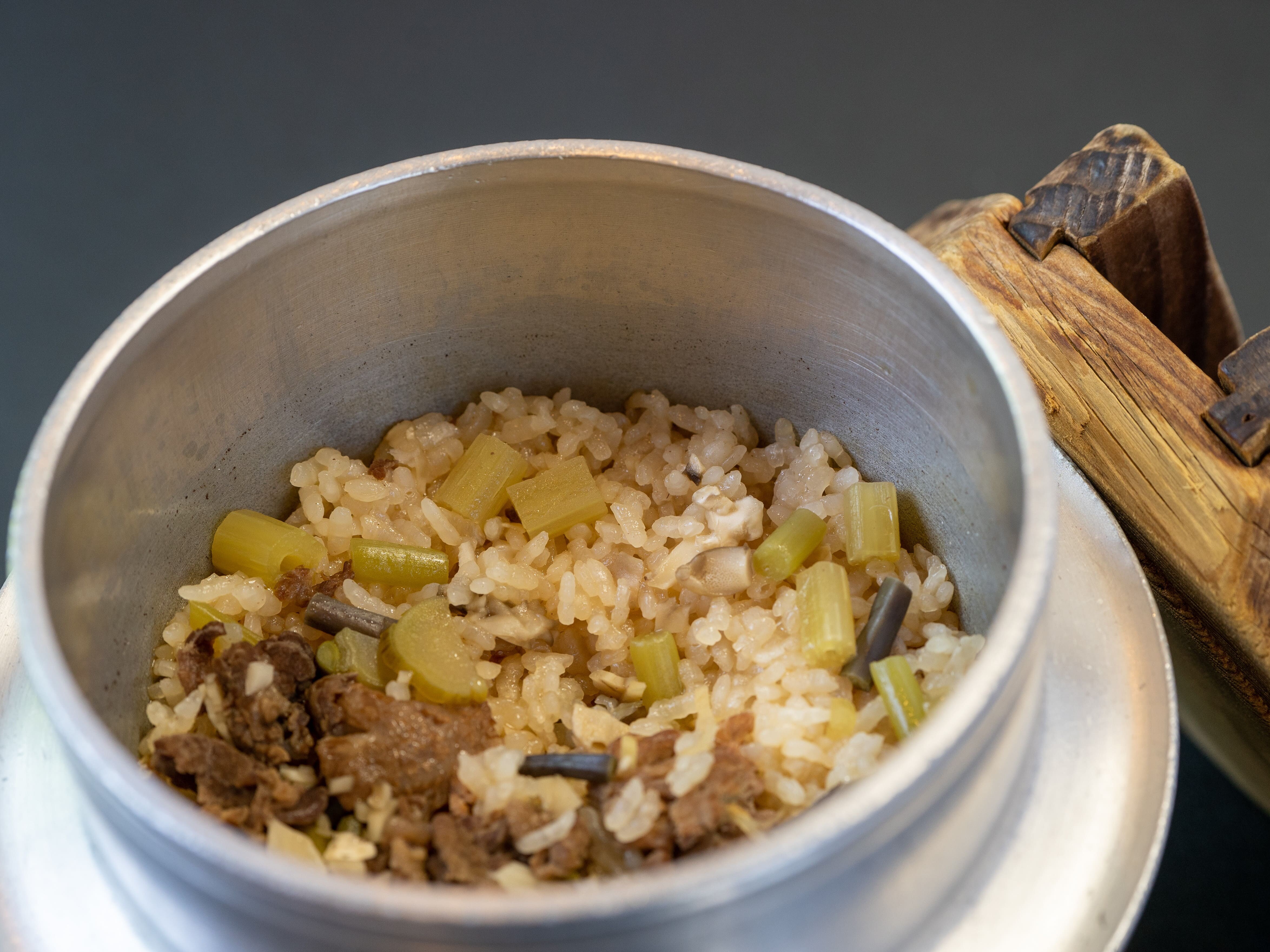 Takikomi gohan（用食材煮熟的米飯）