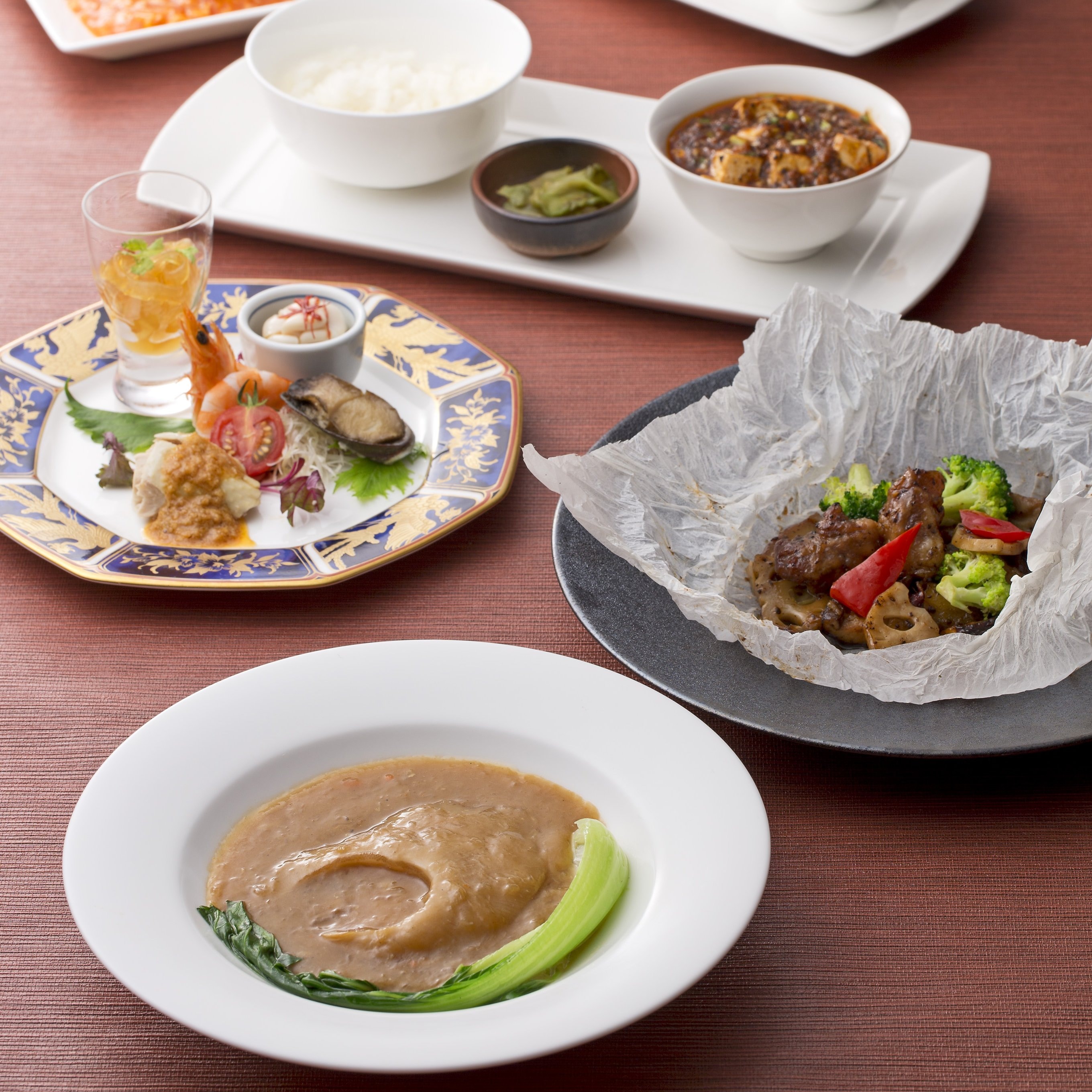 Special menu including "Shark fin simmered", a representative of high-class cuisine