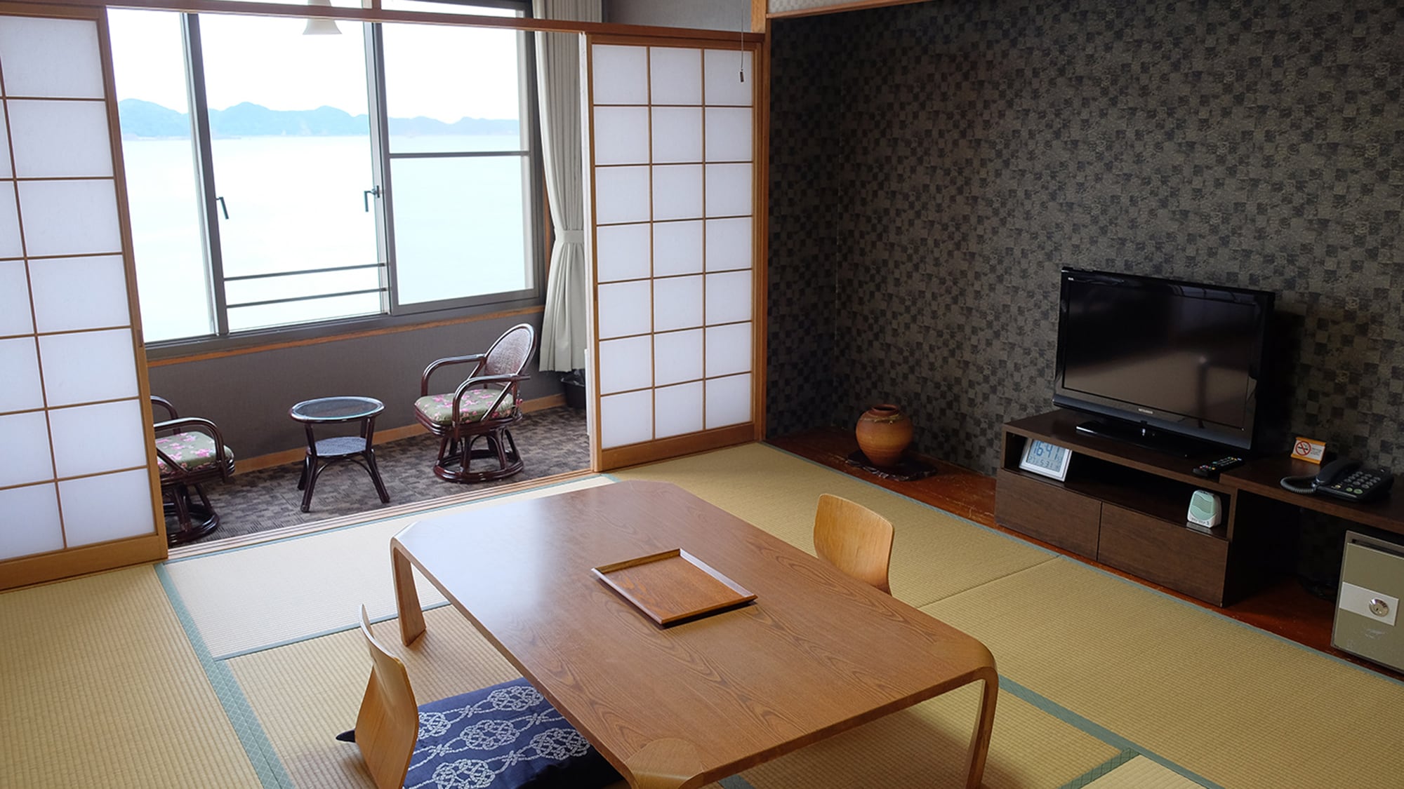 Japanese-style room 10 tatami ocean view: an example