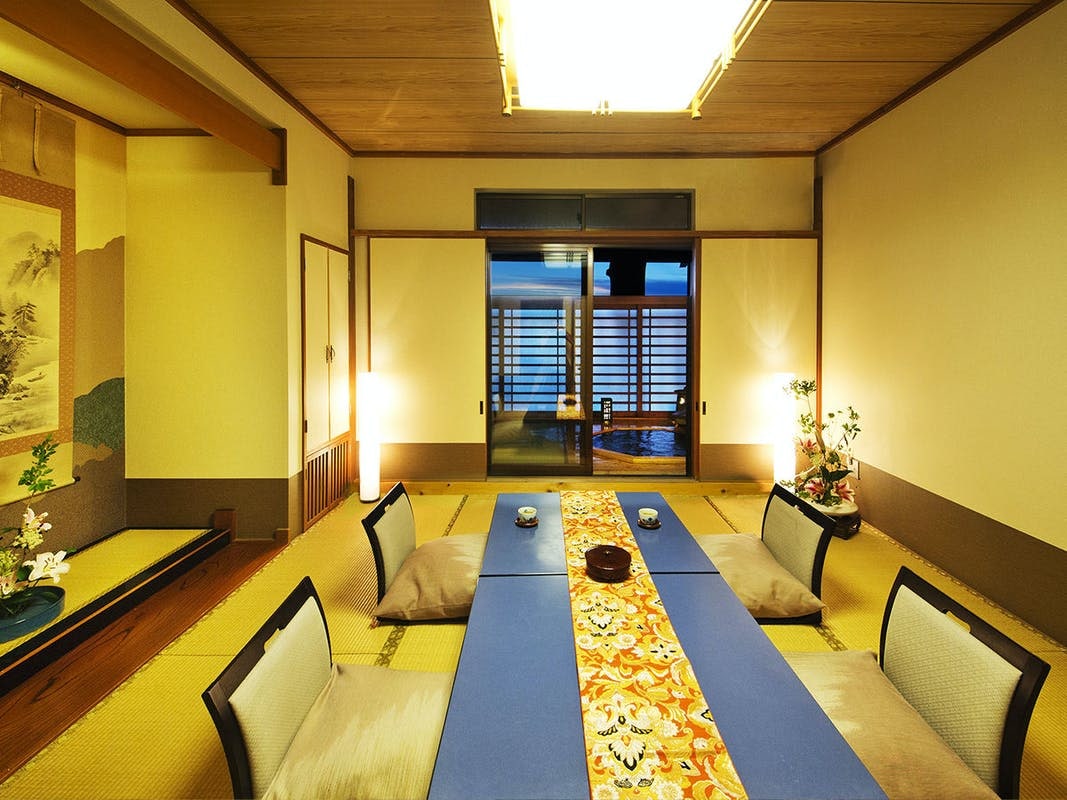 [Kamar dengan bak mandi terbuka 10 tikar tatami-Shione-] Momen spesial untuk menikmati kehangatan kayu