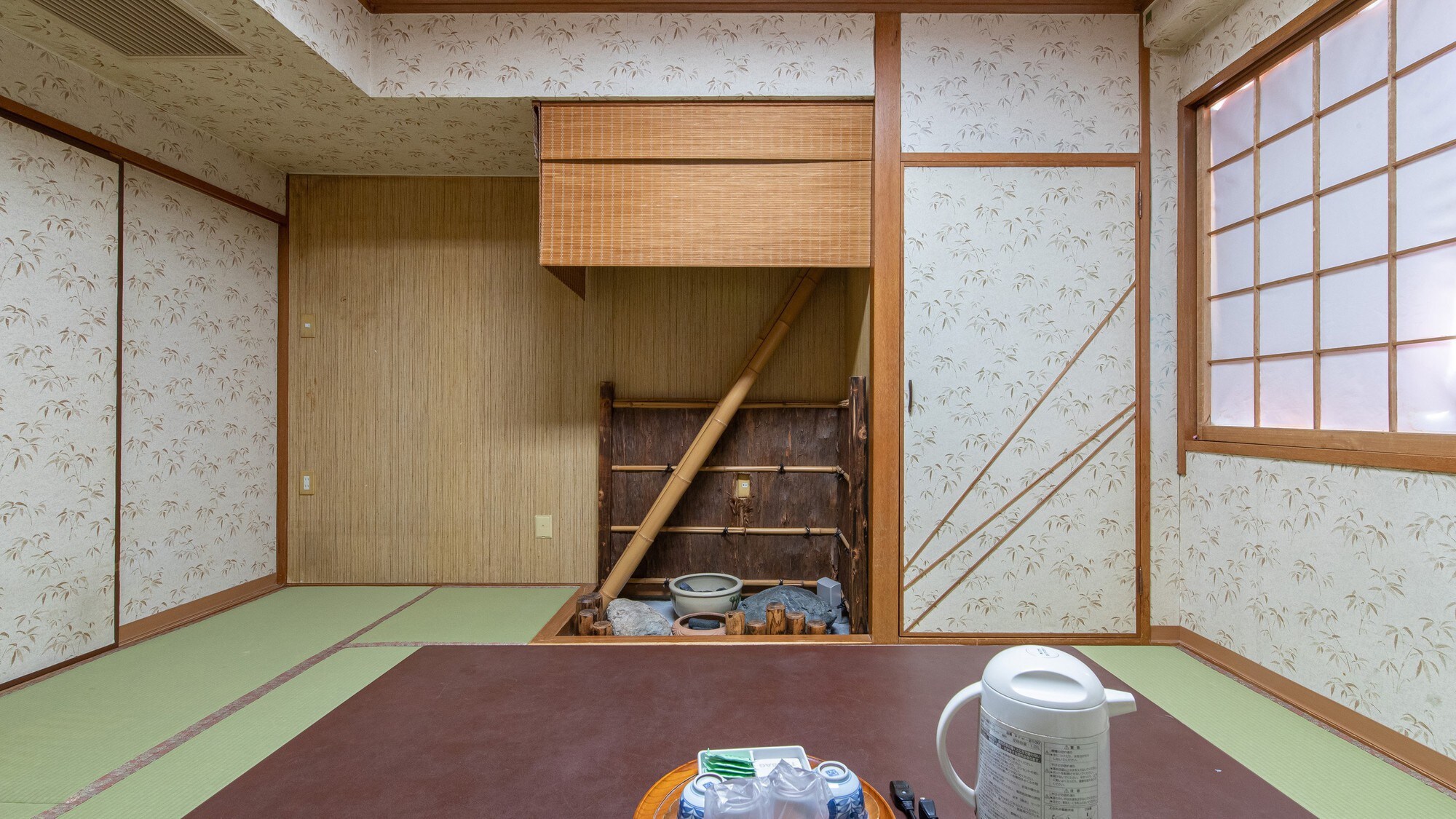 [Non-smoking] Japanese-style room for 1-4 people (with toilet and shared bathroom)