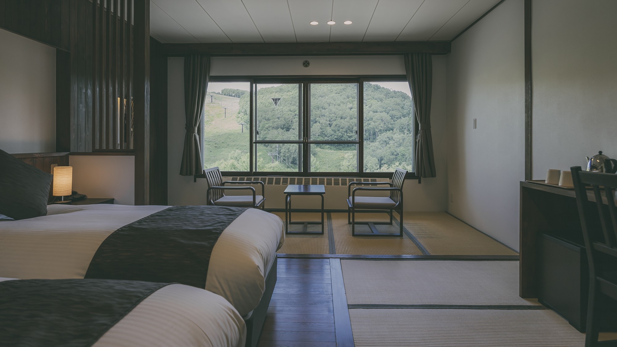 □ [Renewal/Japanese Modern Twin] Slope view/No bus