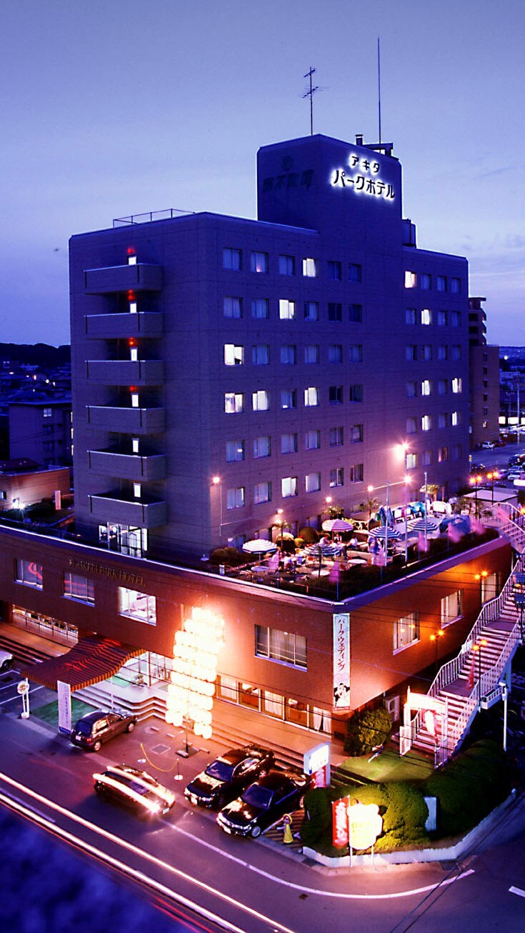 Hotel exterior (night)