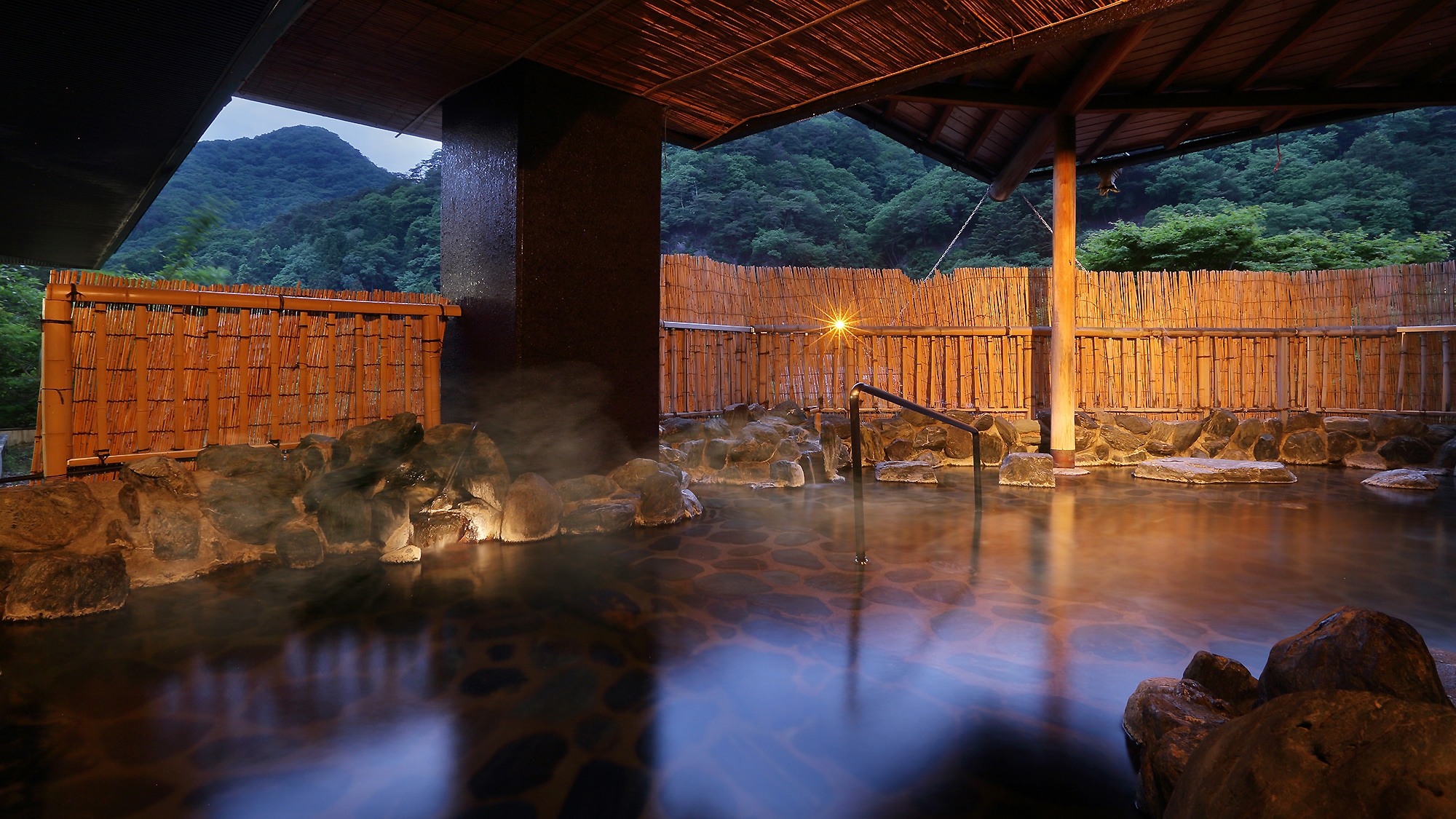 Large public bath "Onishakubiyu" / open-air bath