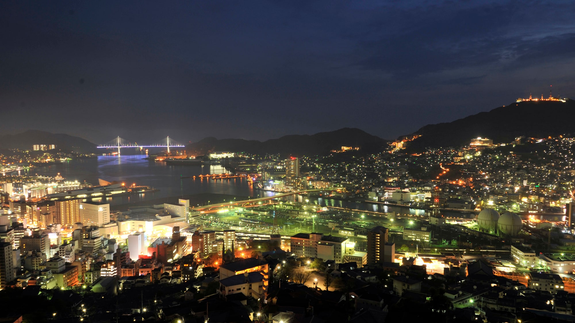 ◆ 从所有客房都可以欣赏到被誉为长崎第一的绝美夜景！