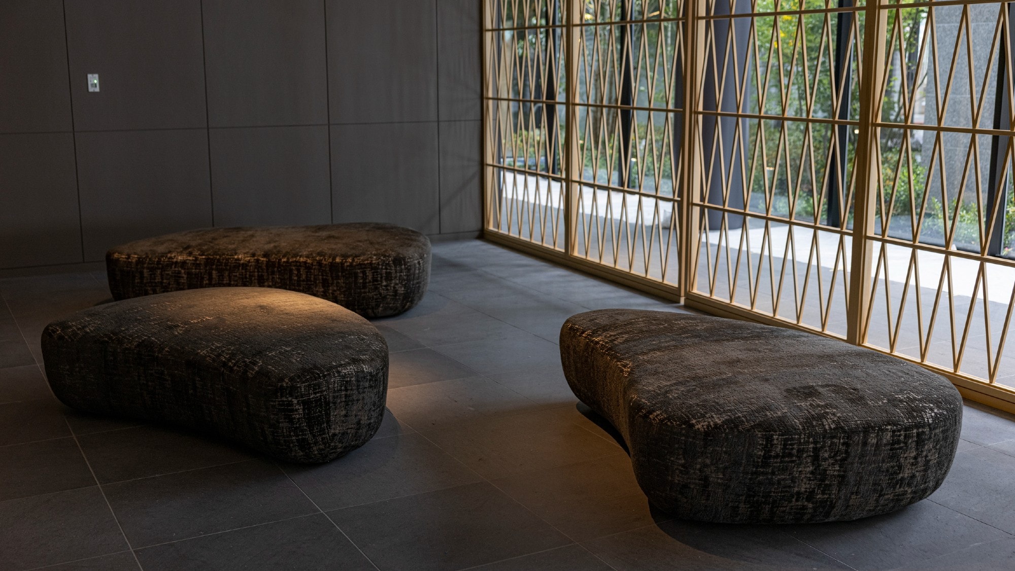 [Hot spring (large bath) lounge] Sit on the sofa and have a comfortable time.