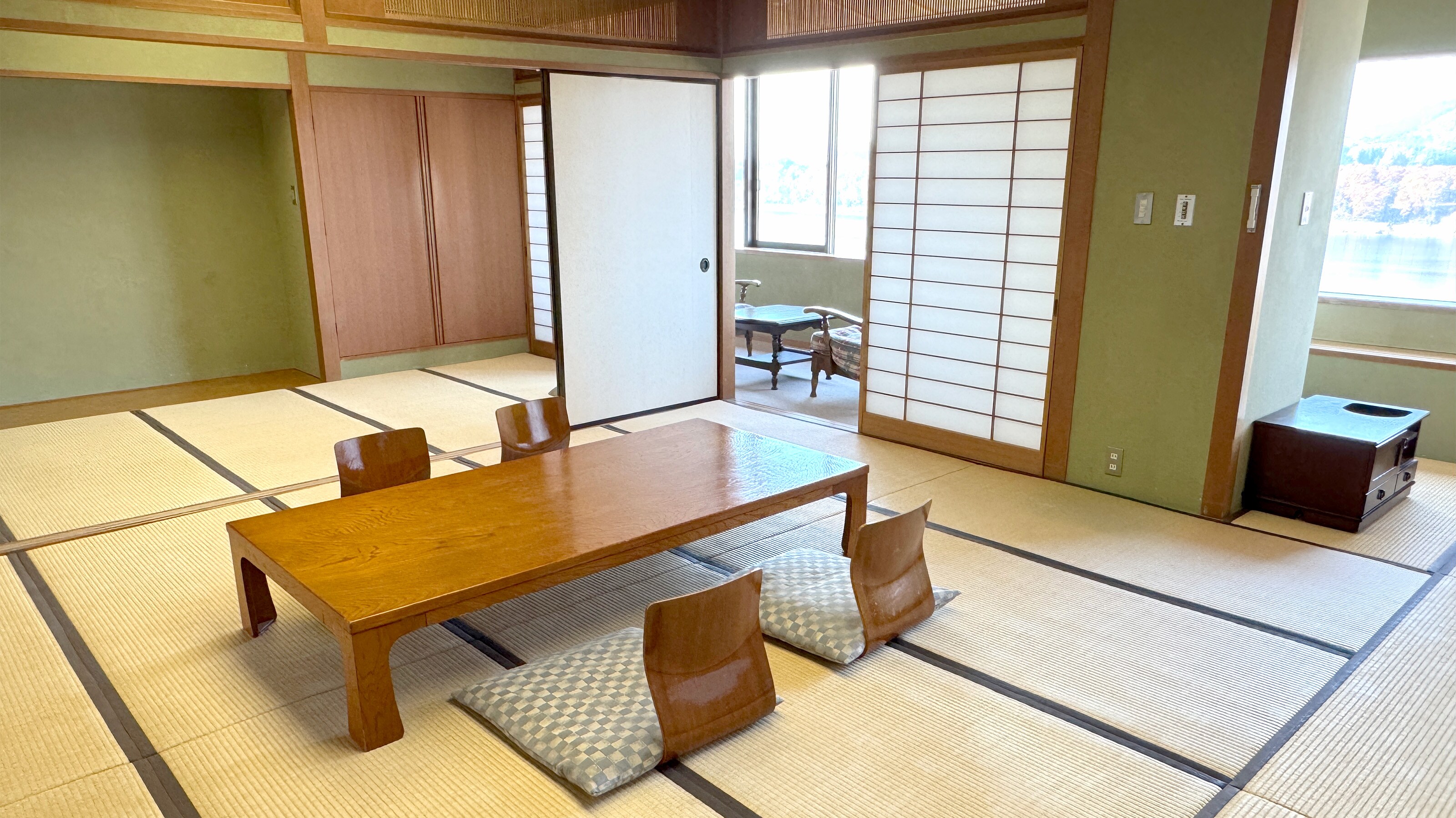 Suimeikan Japanese-style room example