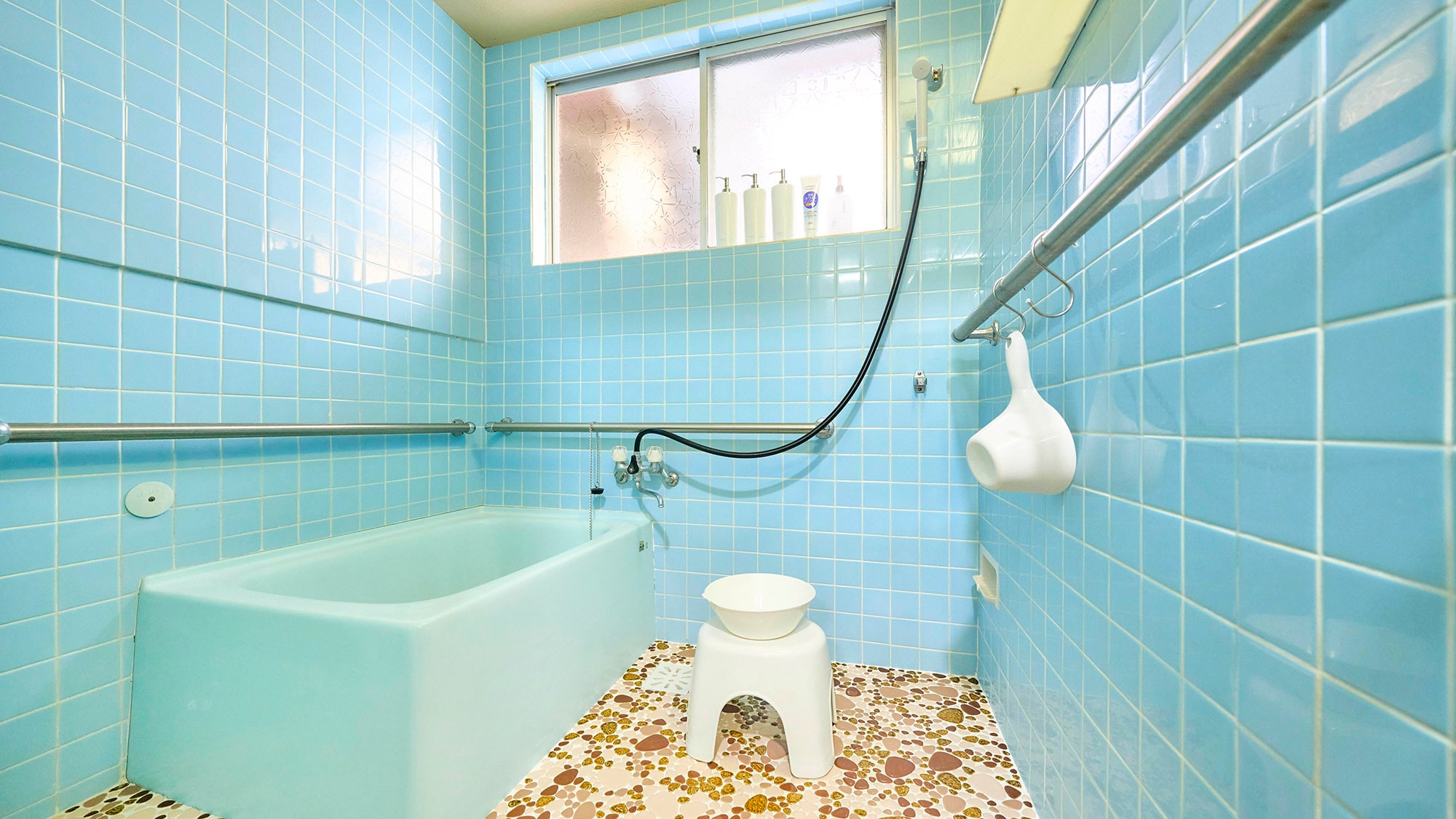 ・[Building A/Bath] A cute, Showa-era retro bath. Refresh yourself after your travels.