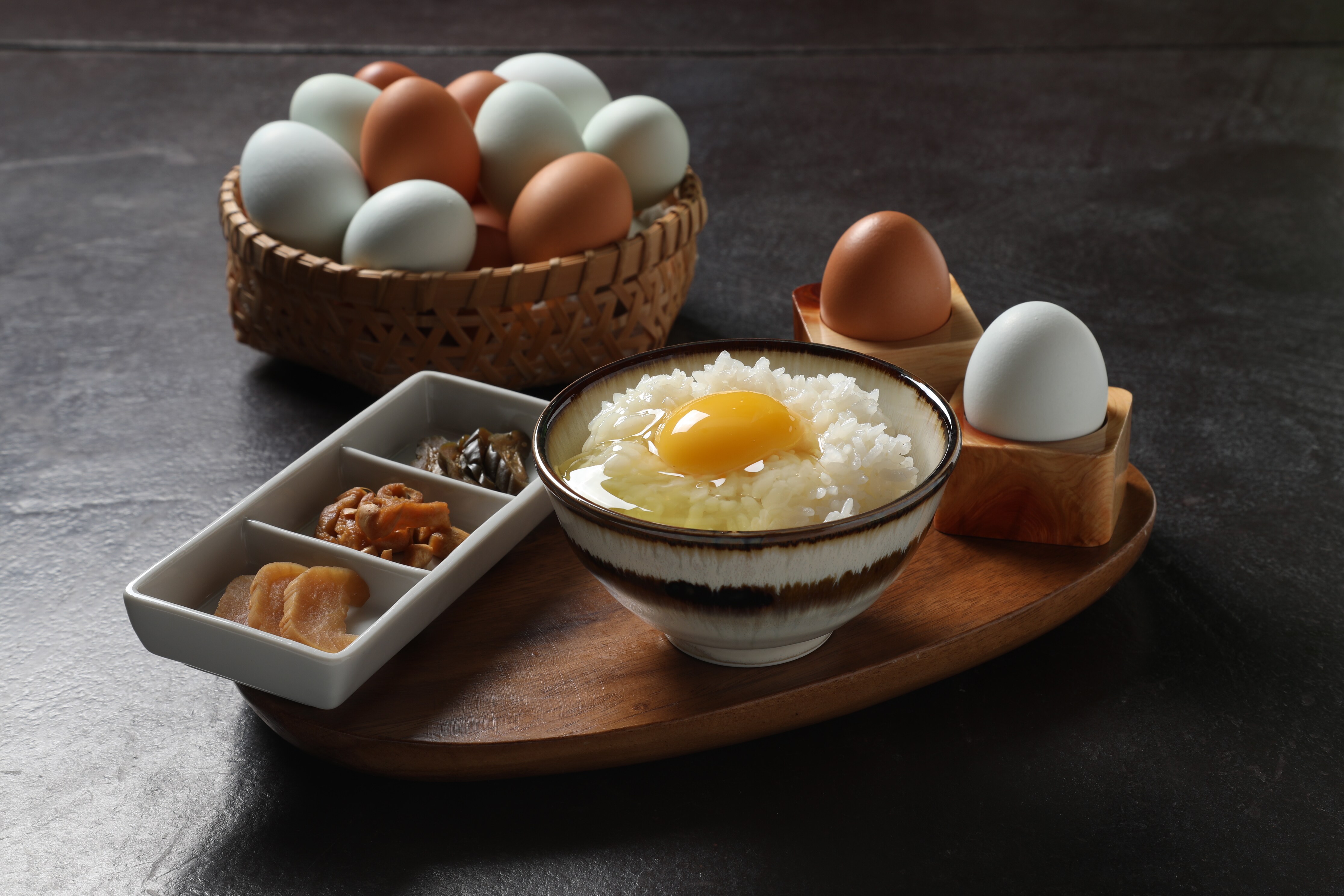 Hidangan telur di atas nasi terbaik yang dibuat dengan telur dari Tohoku Farm, sebuah peternakan yang dikelola langsung